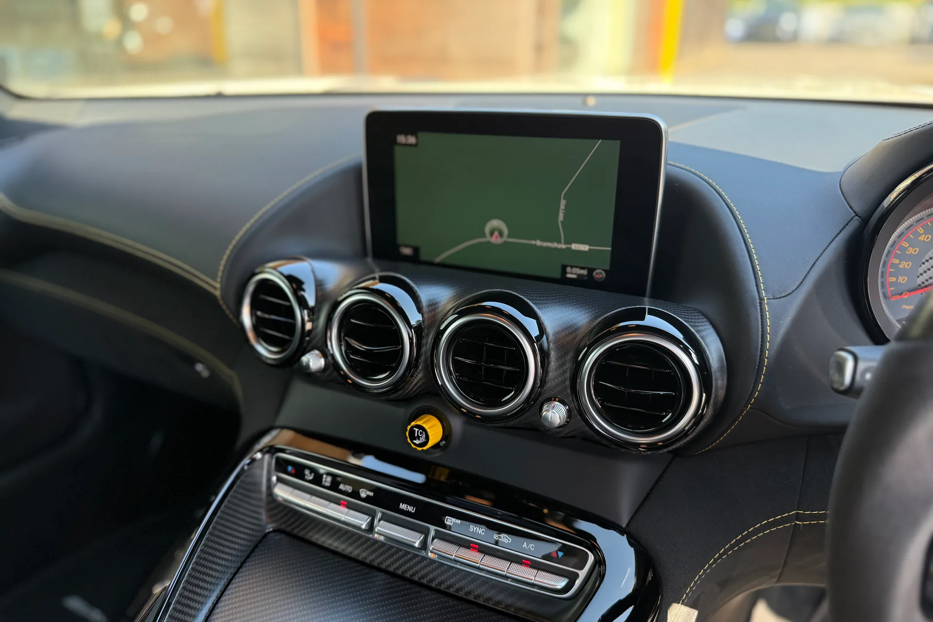 MERCEDES-BENZ AMG GT thumbnail image number 34