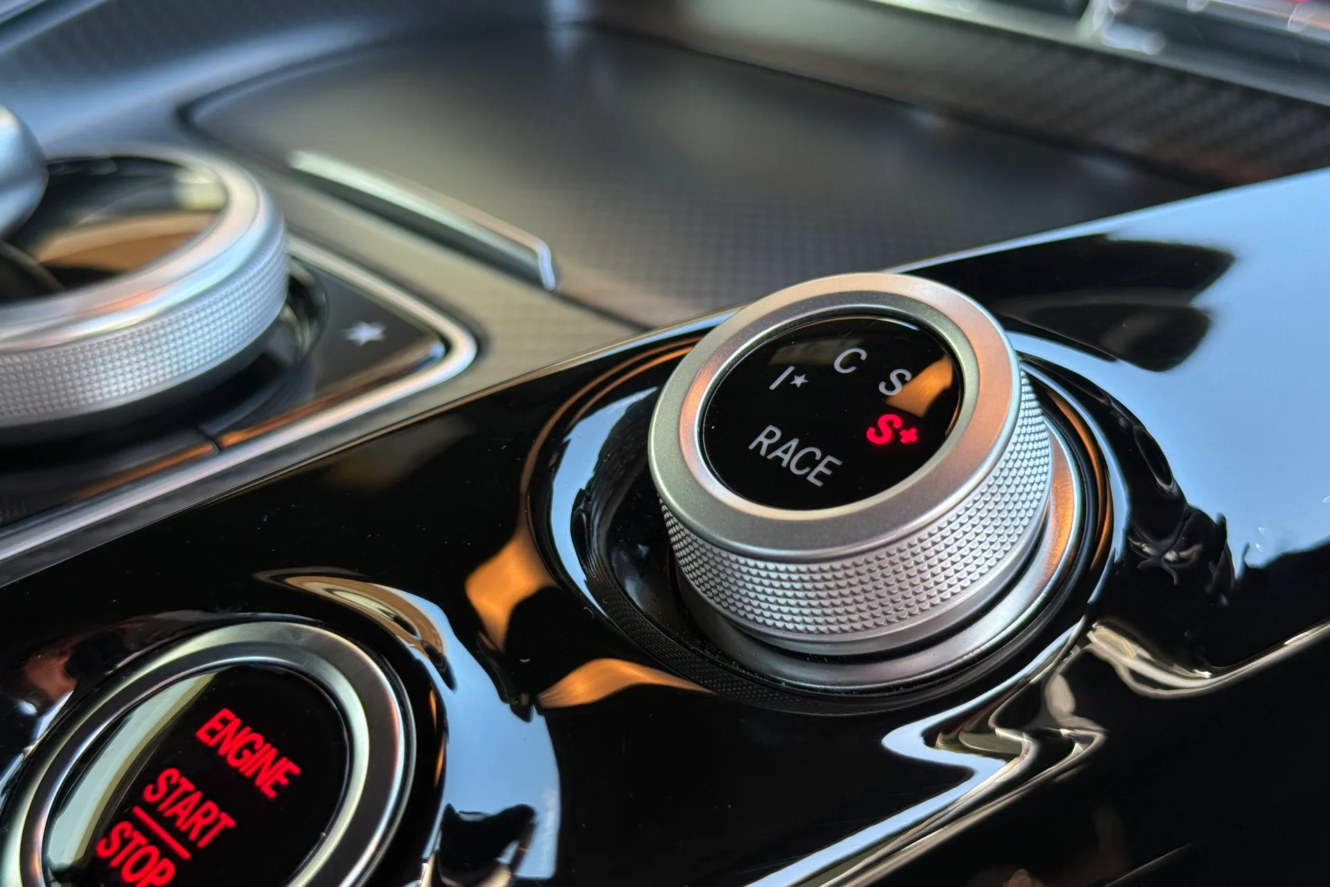 MERCEDES-BENZ AMG GT thumbnail image number 40