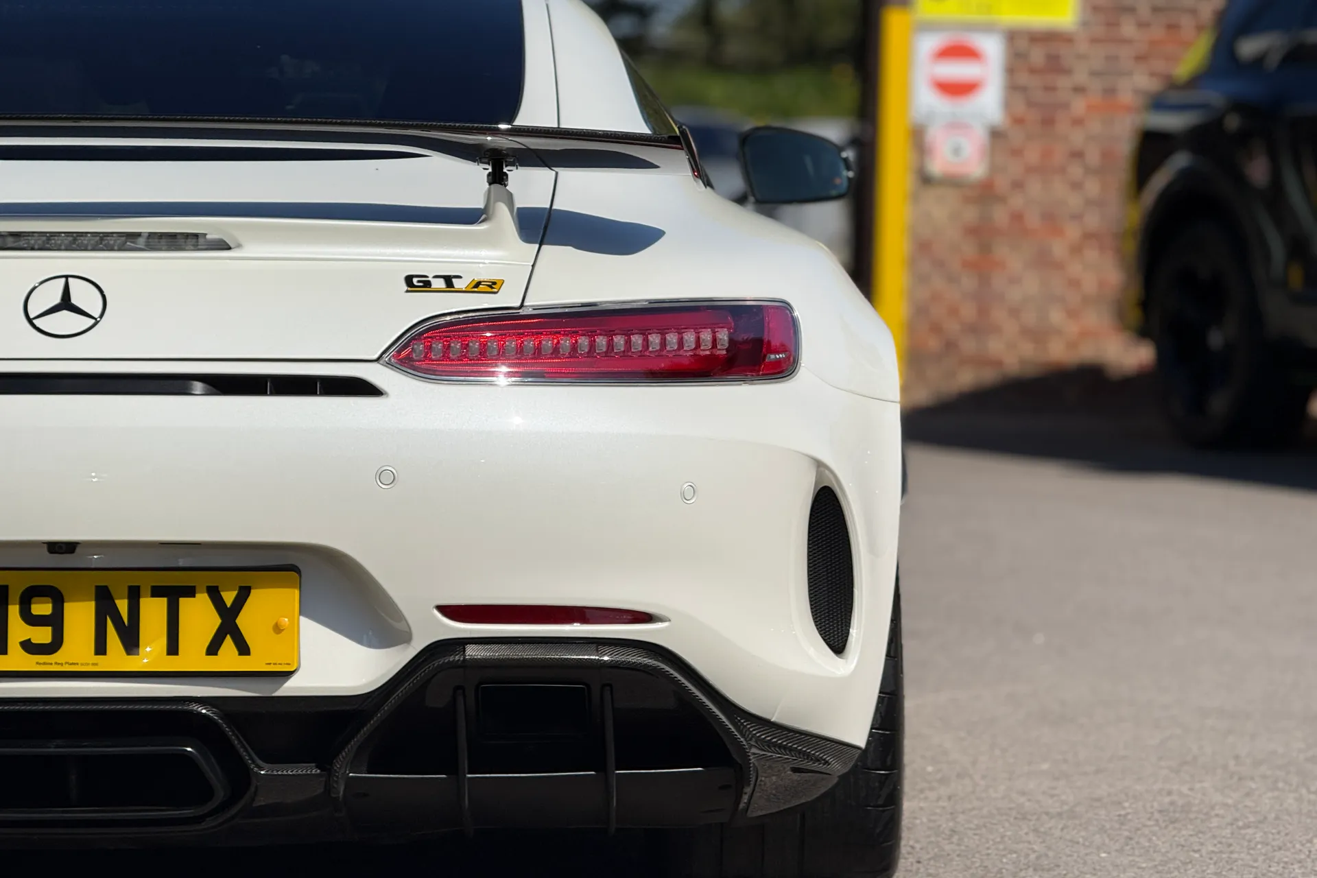 MERCEDES-BENZ AMG GT thumbnail image number 17