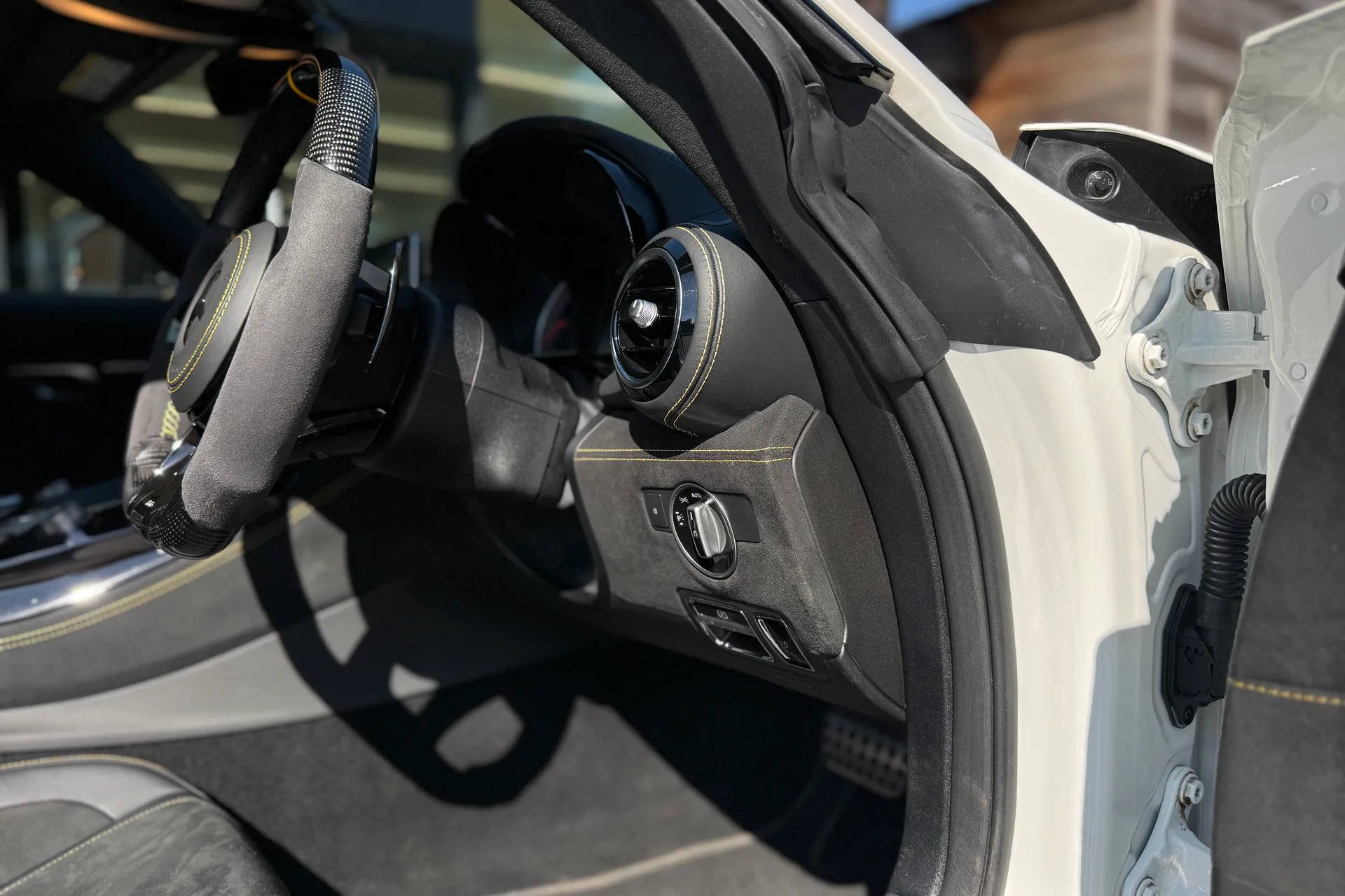 MERCEDES-BENZ AMG GT thumbnail image number 35