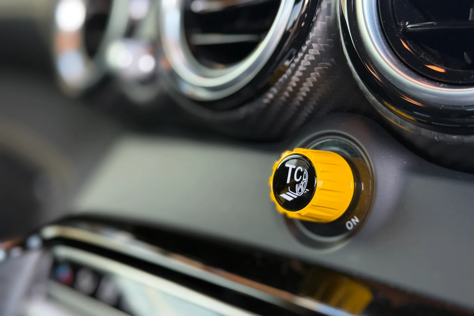 MERCEDES-BENZ AMG GT thumbnail image number 41