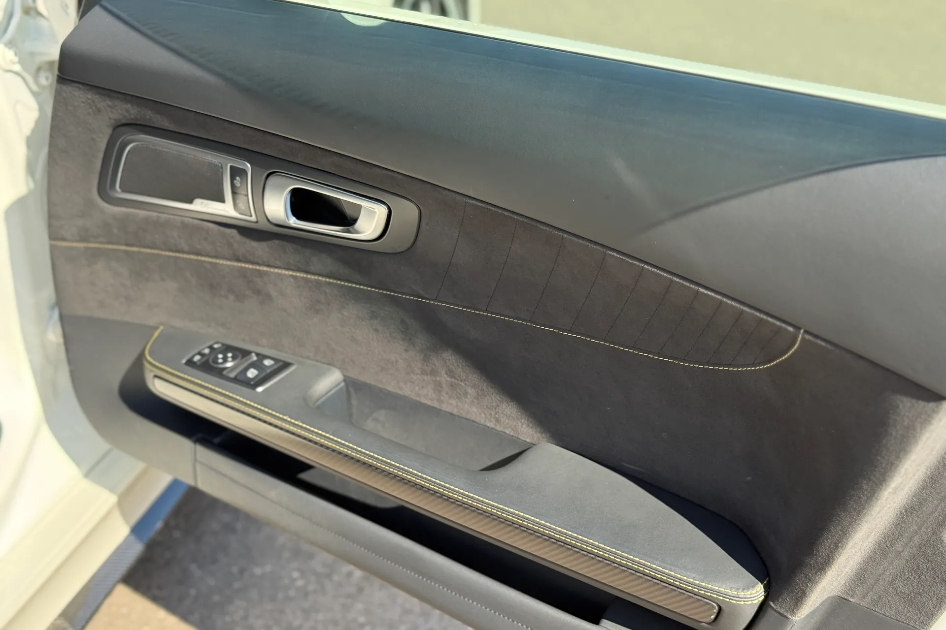 MERCEDES-BENZ AMG GT thumbnail image number 32