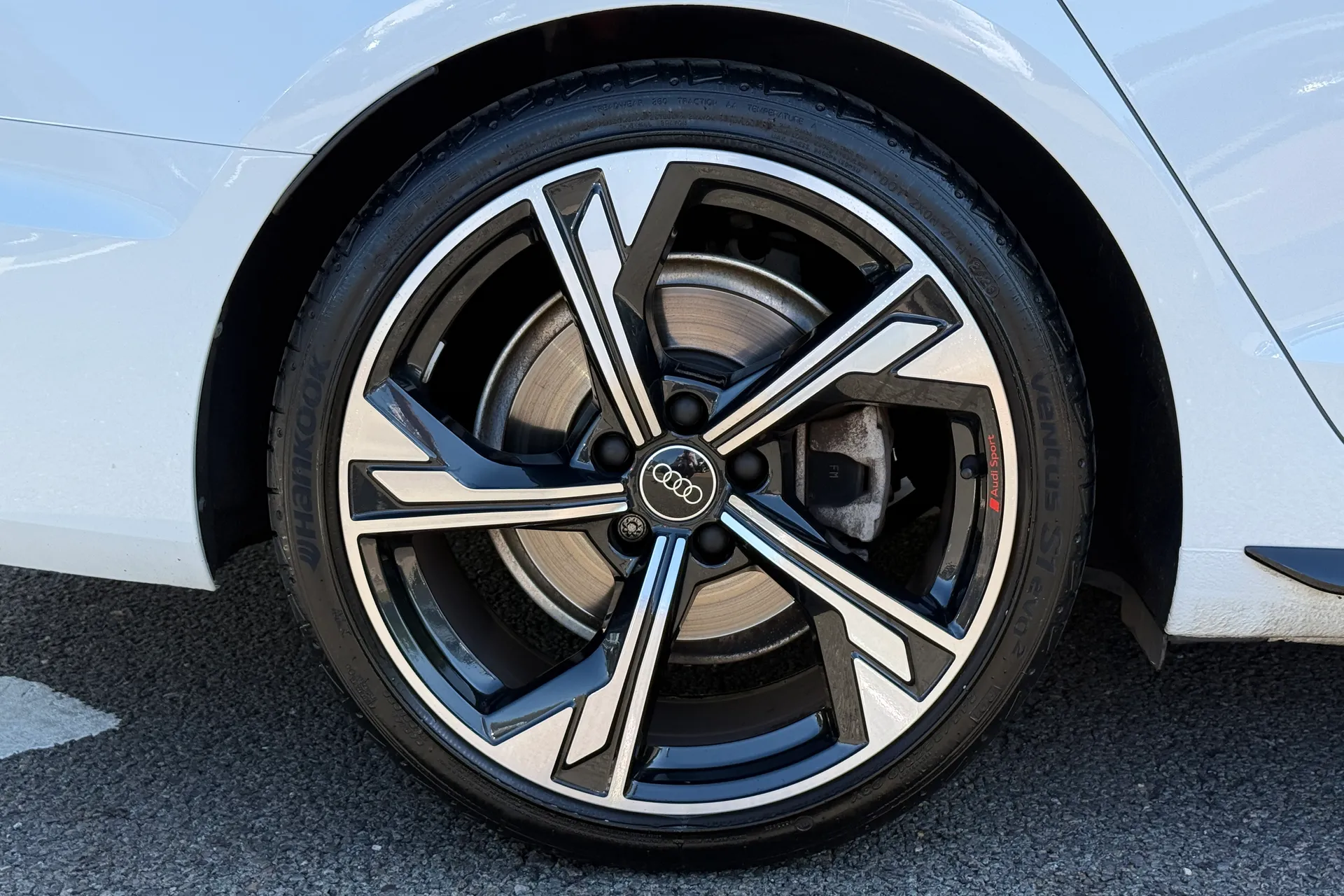 Audi A4 thumbnail image number 28