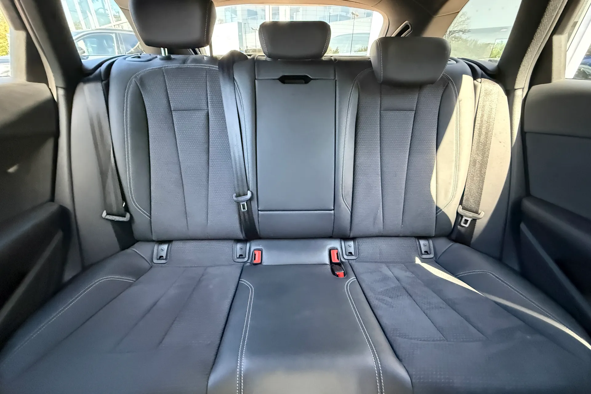 Audi A4 thumbnail image number 25