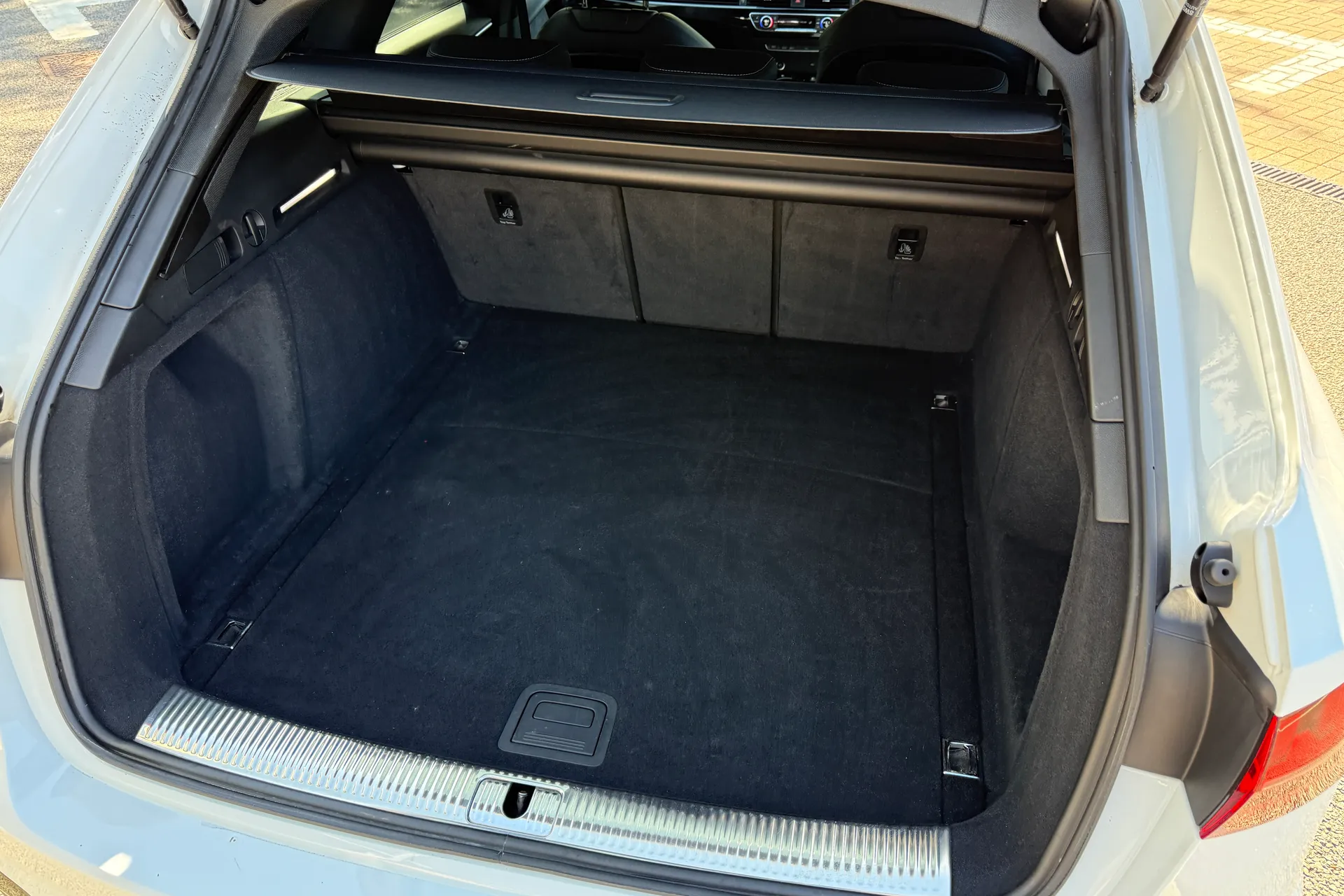 Audi A4 thumbnail image number 42
