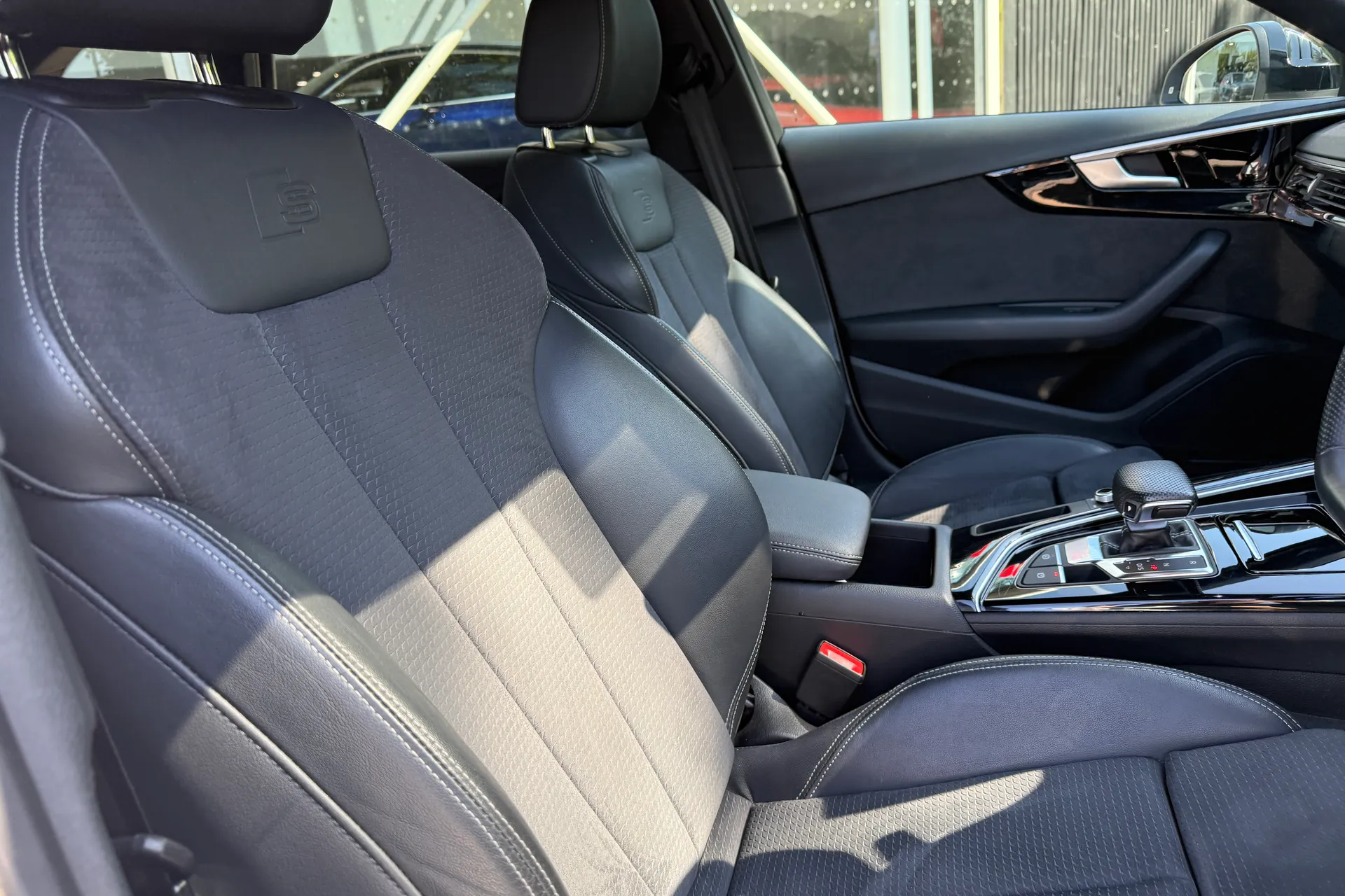 Audi A4 thumbnail image number 27