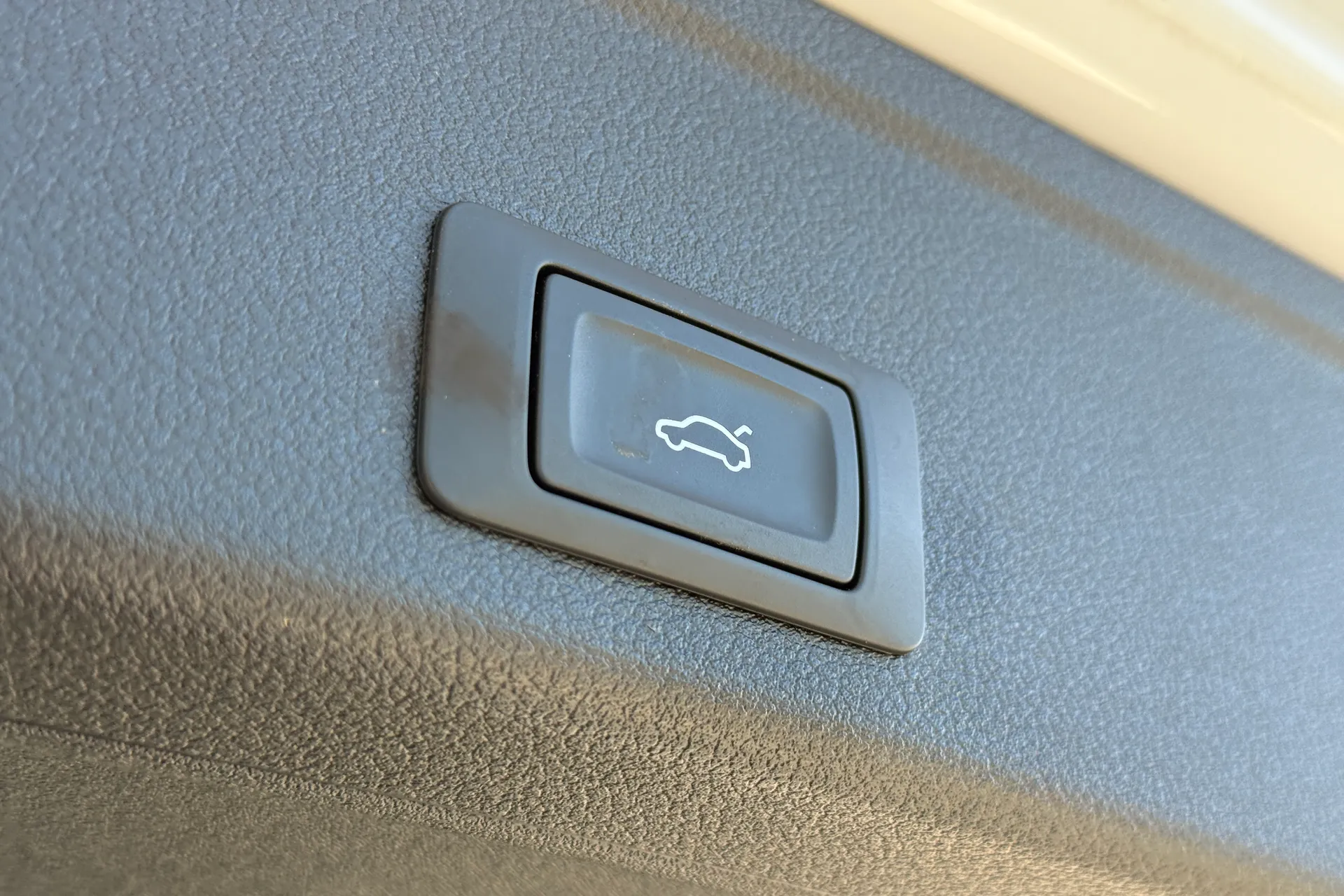 Audi A4 thumbnail image number 43