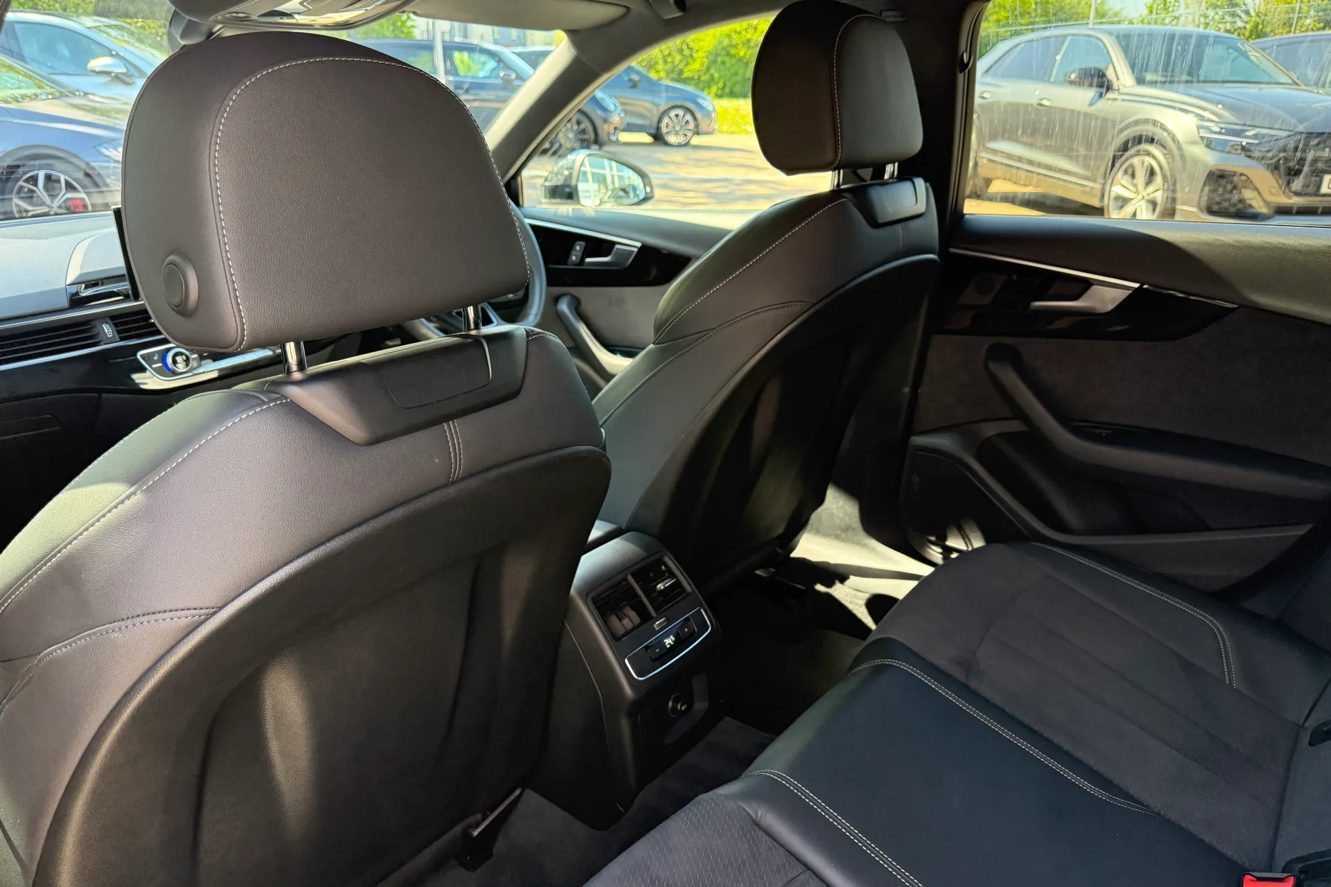 Audi A4 thumbnail image number 45
