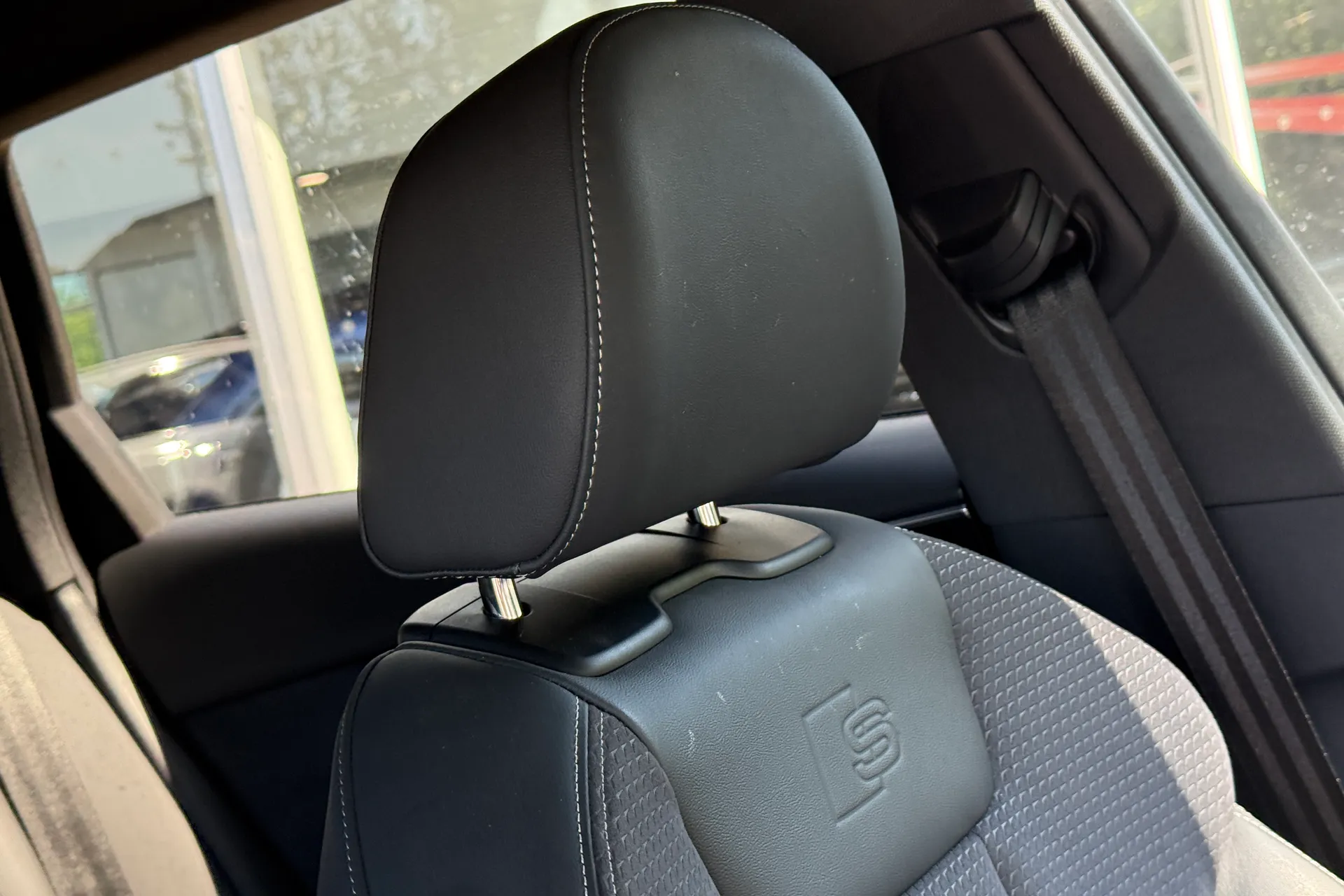 Audi A4 thumbnail image number 24
