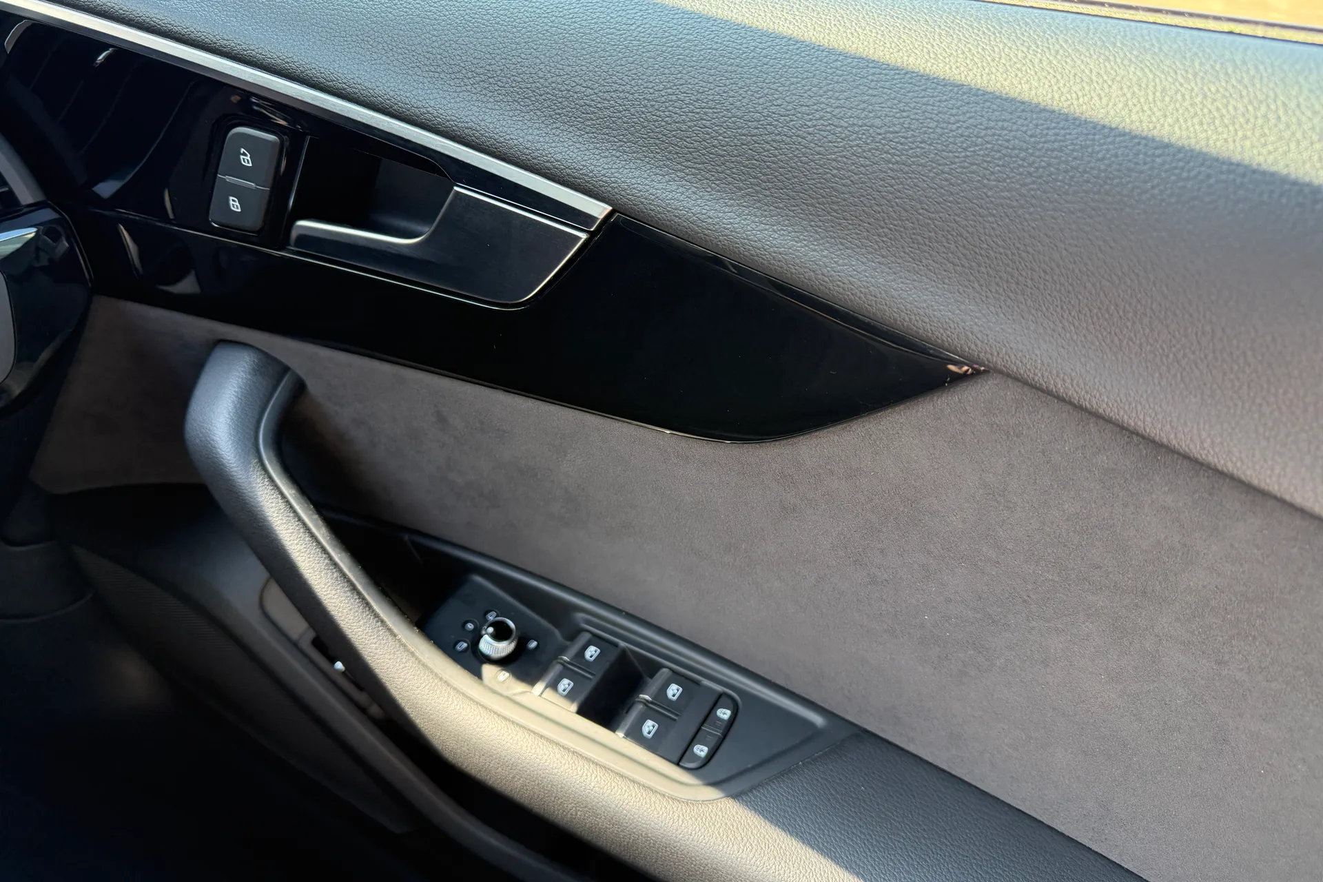 Audi A4 thumbnail image number 23