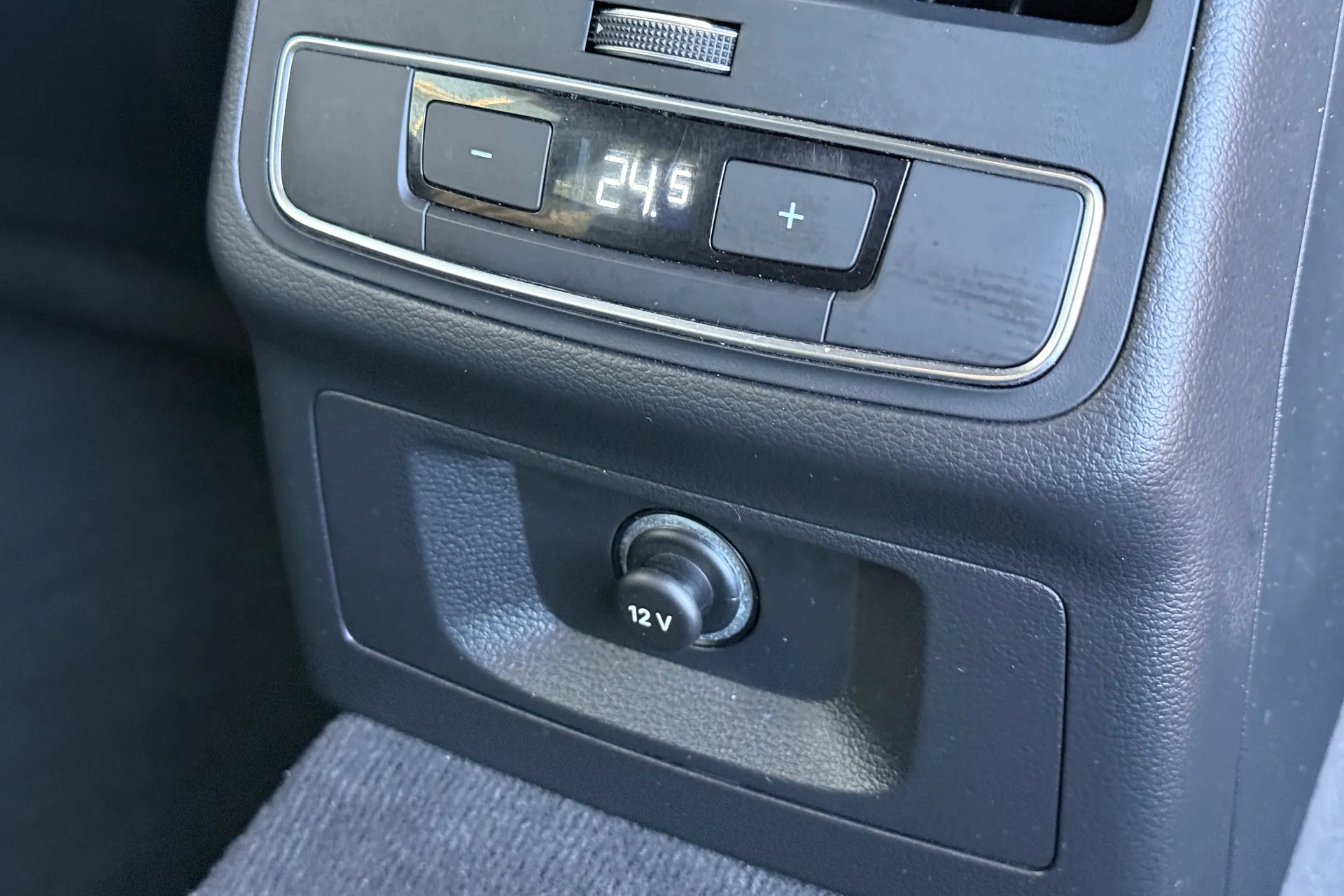 Audi A4 thumbnail image number 34