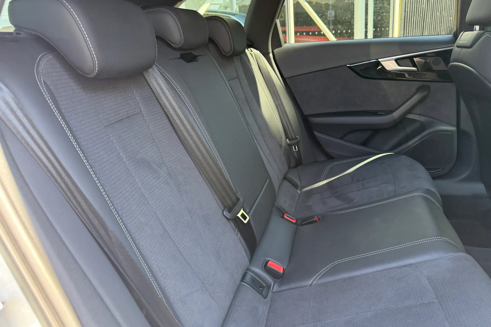 Audi A4 thumbnail image number 30