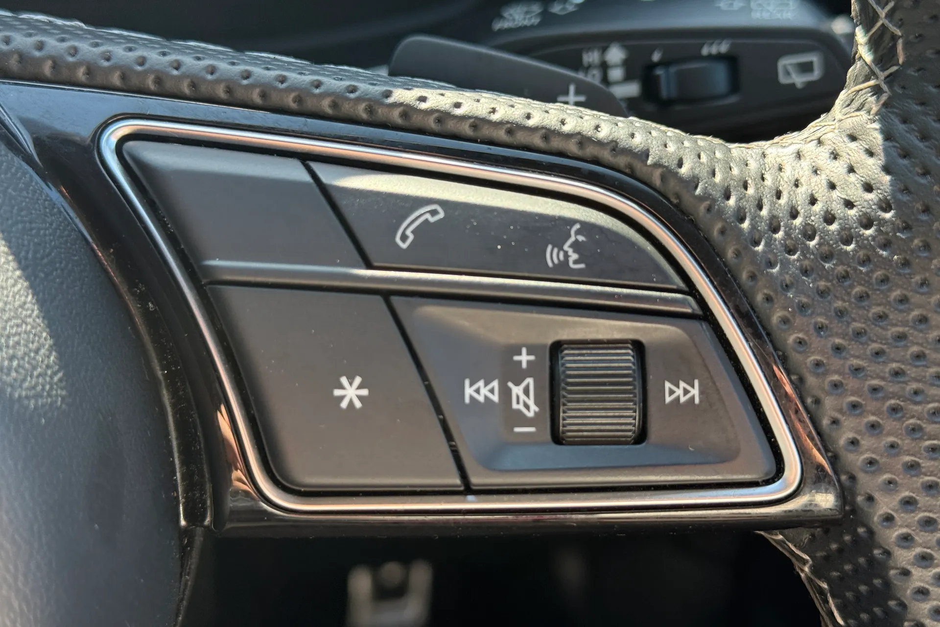 Audi A4 thumbnail image number 19