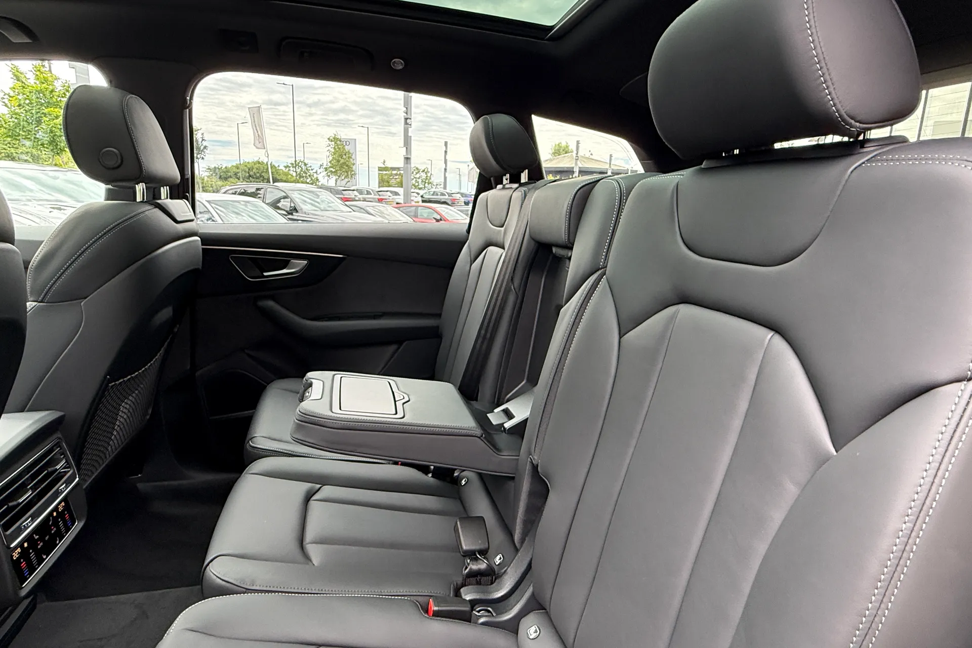 Audi Q7 thumbnail image number 47