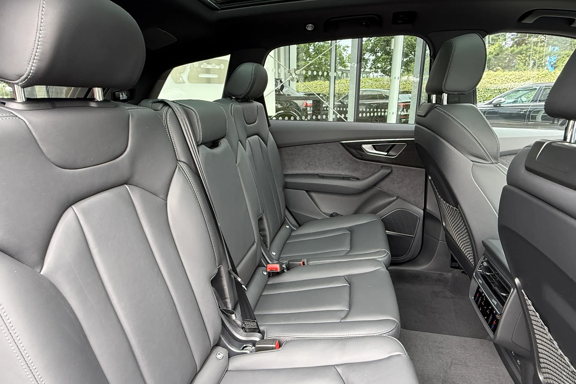 Audi Q7 thumbnail image number 44