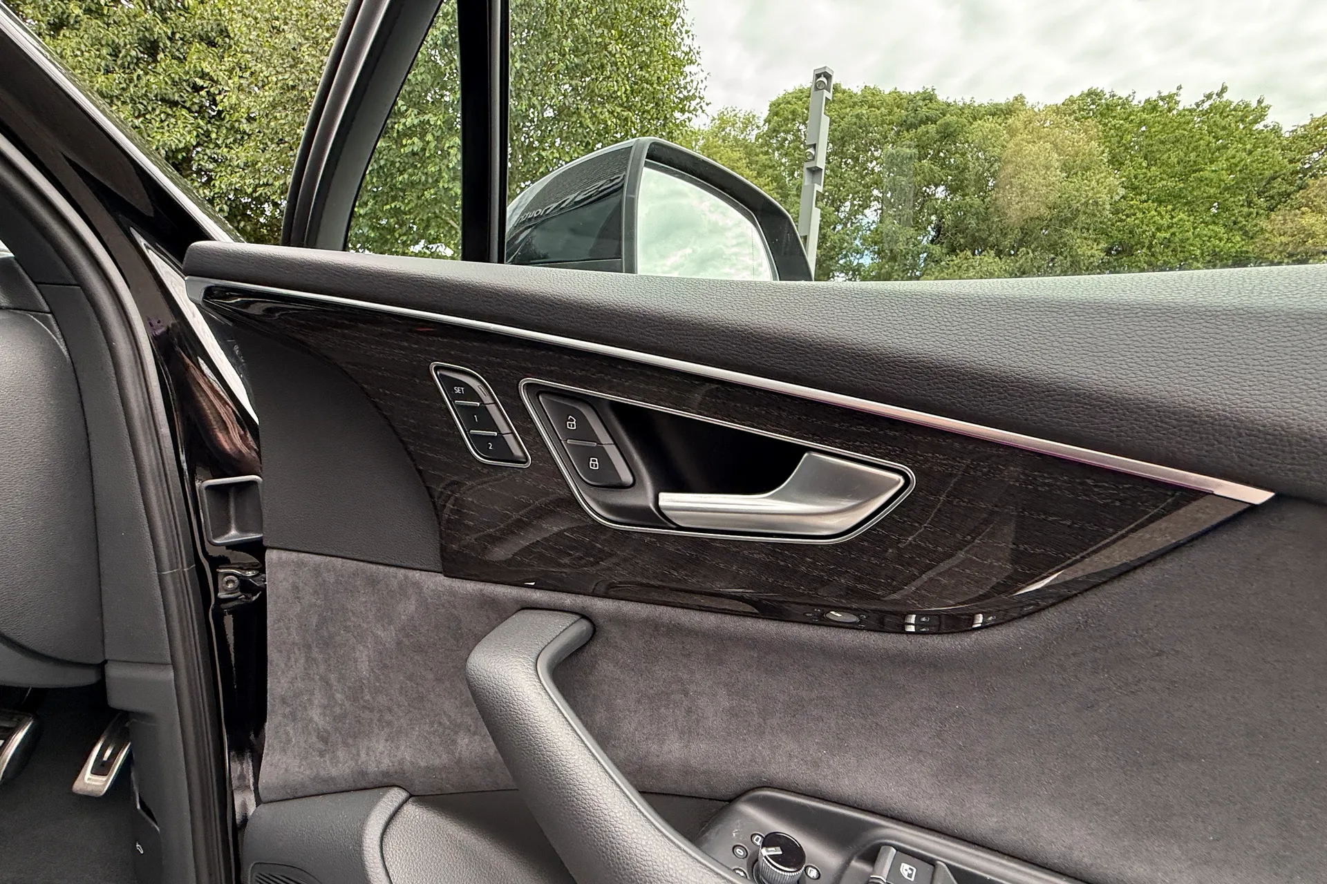 Audi Q7 thumbnail image number 35