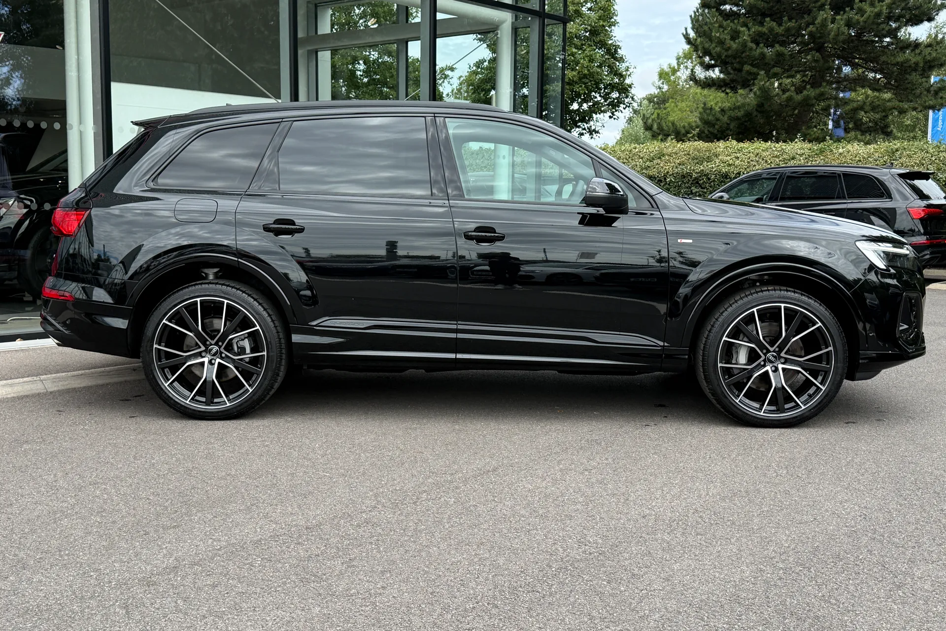Audi Q7 thumbnail image number 2