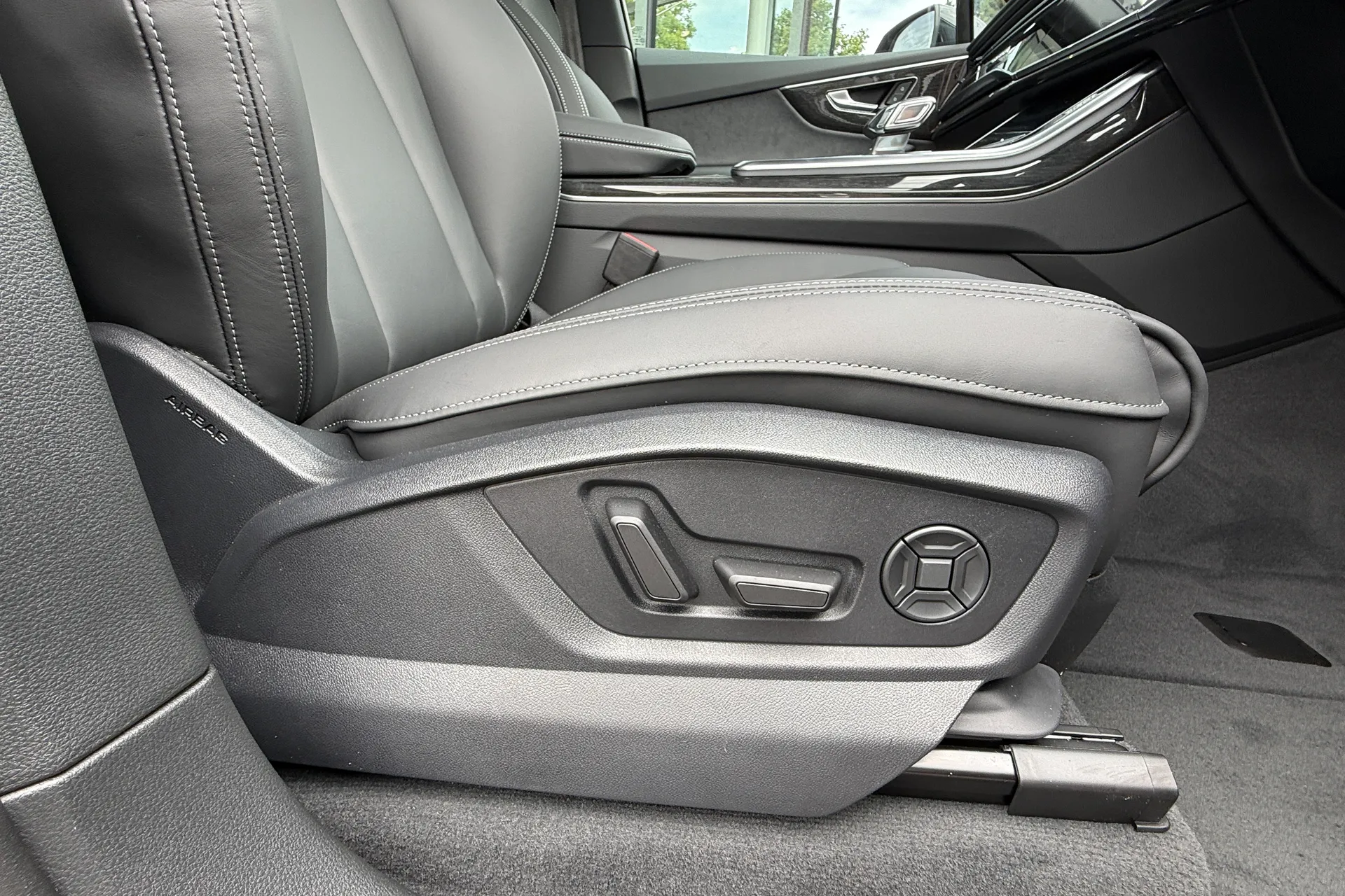 Audi Q7 thumbnail image number 33