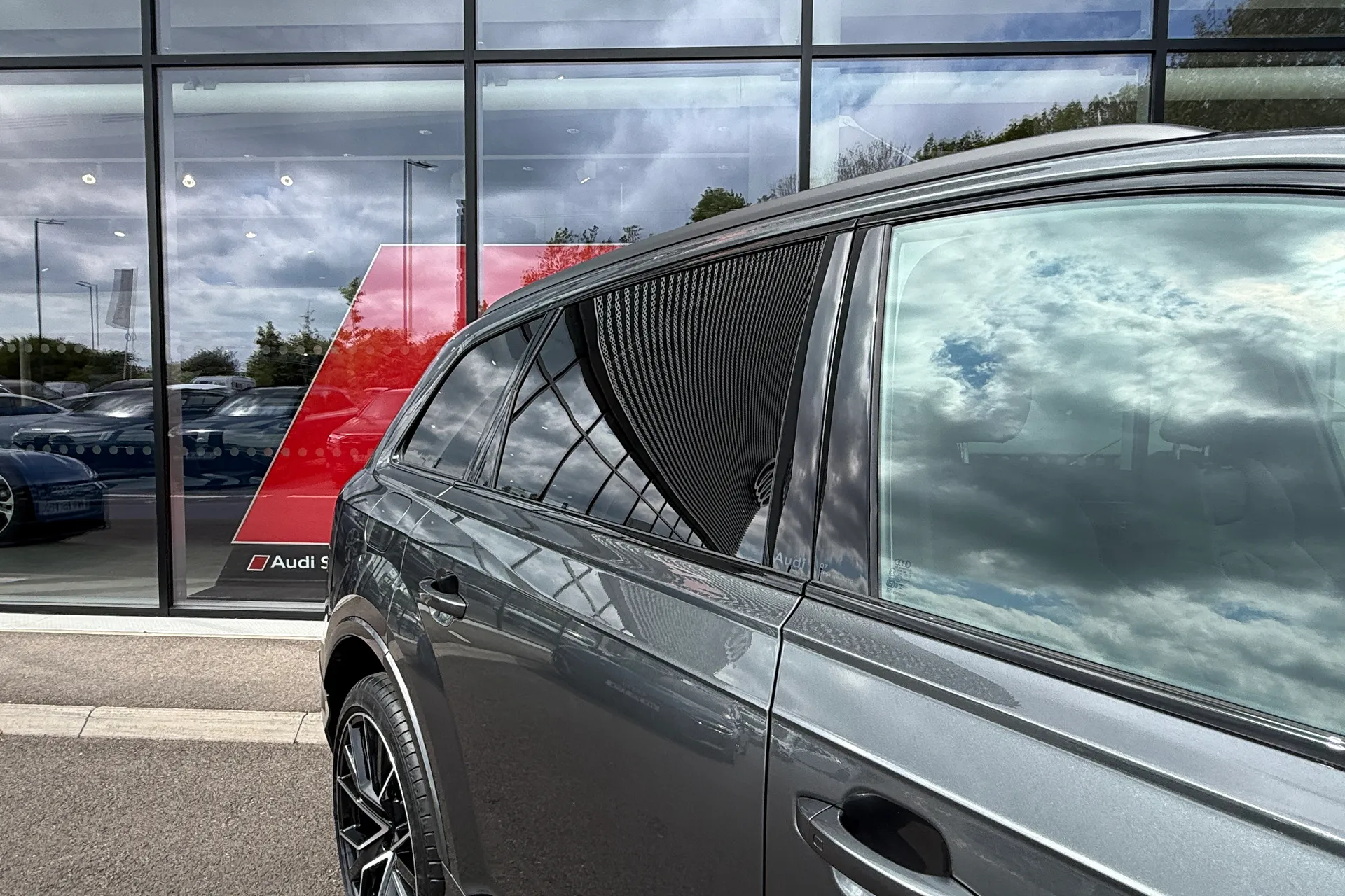 Audi Q7 thumbnail image number 10