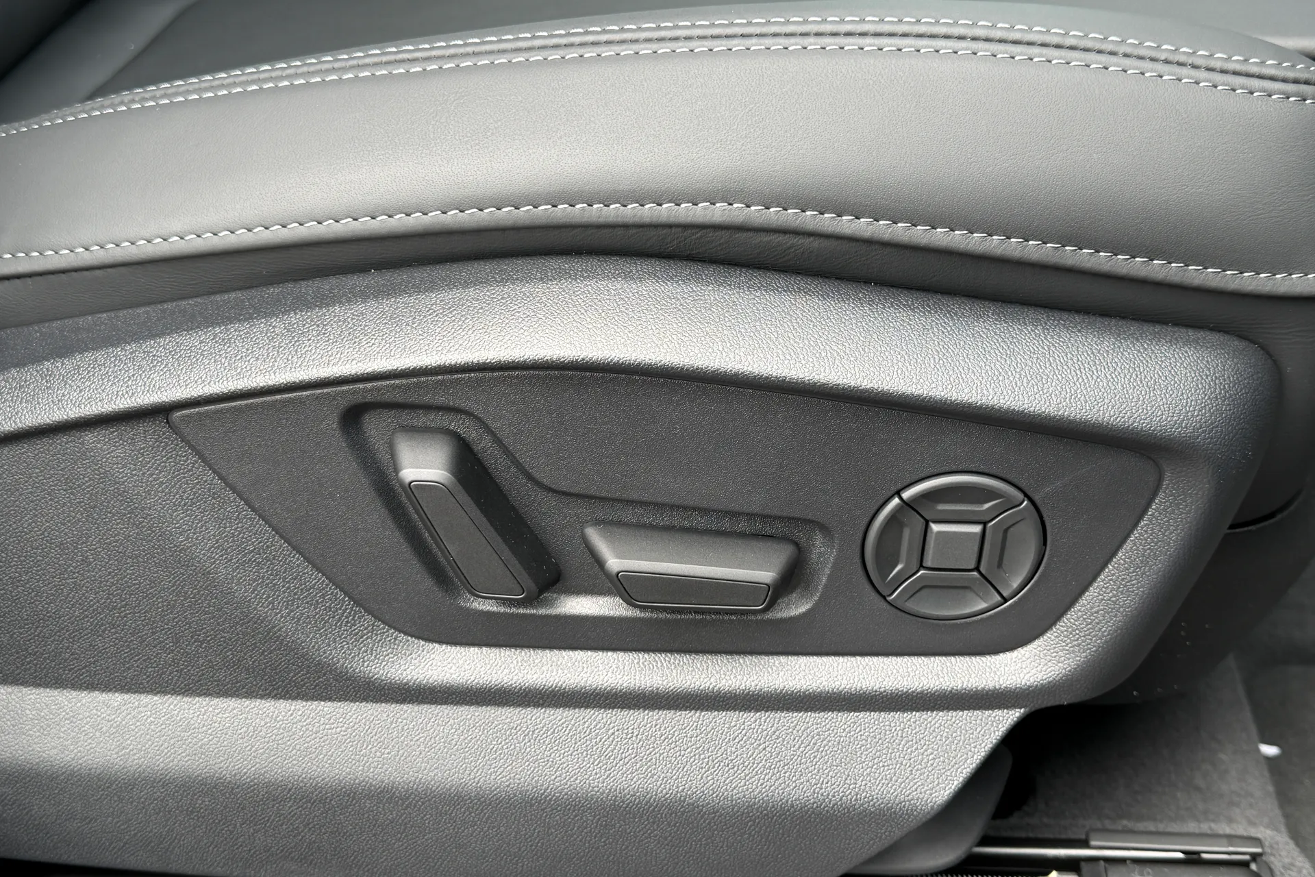 Audi Q7 thumbnail image number 32