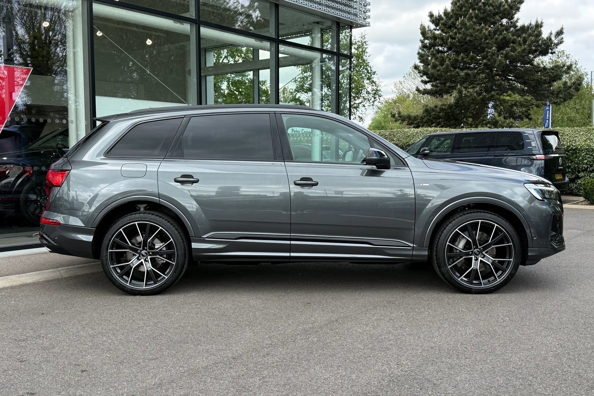 Audi Q7 thumbnail image number 2