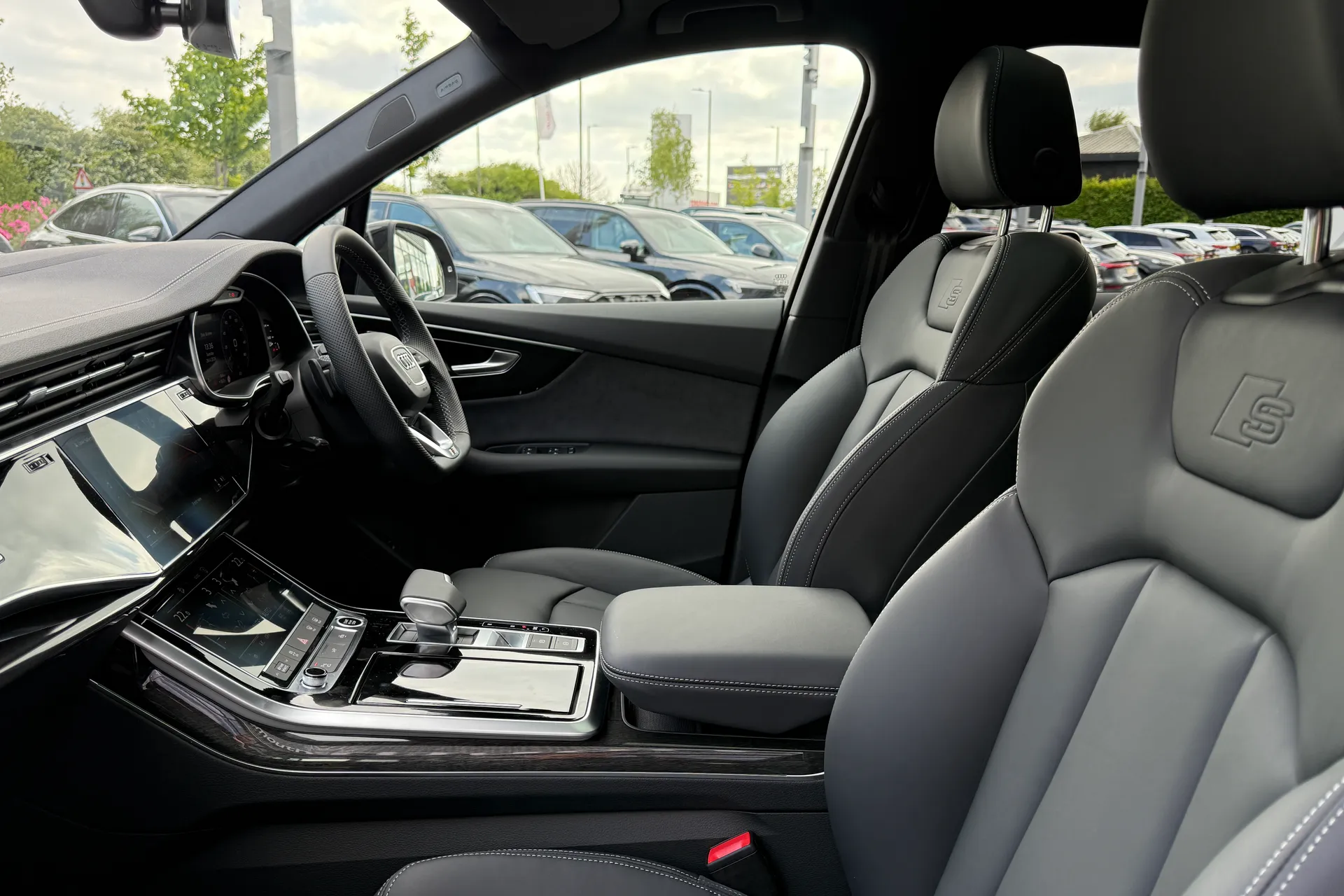 Audi Q7 thumbnail image number 40