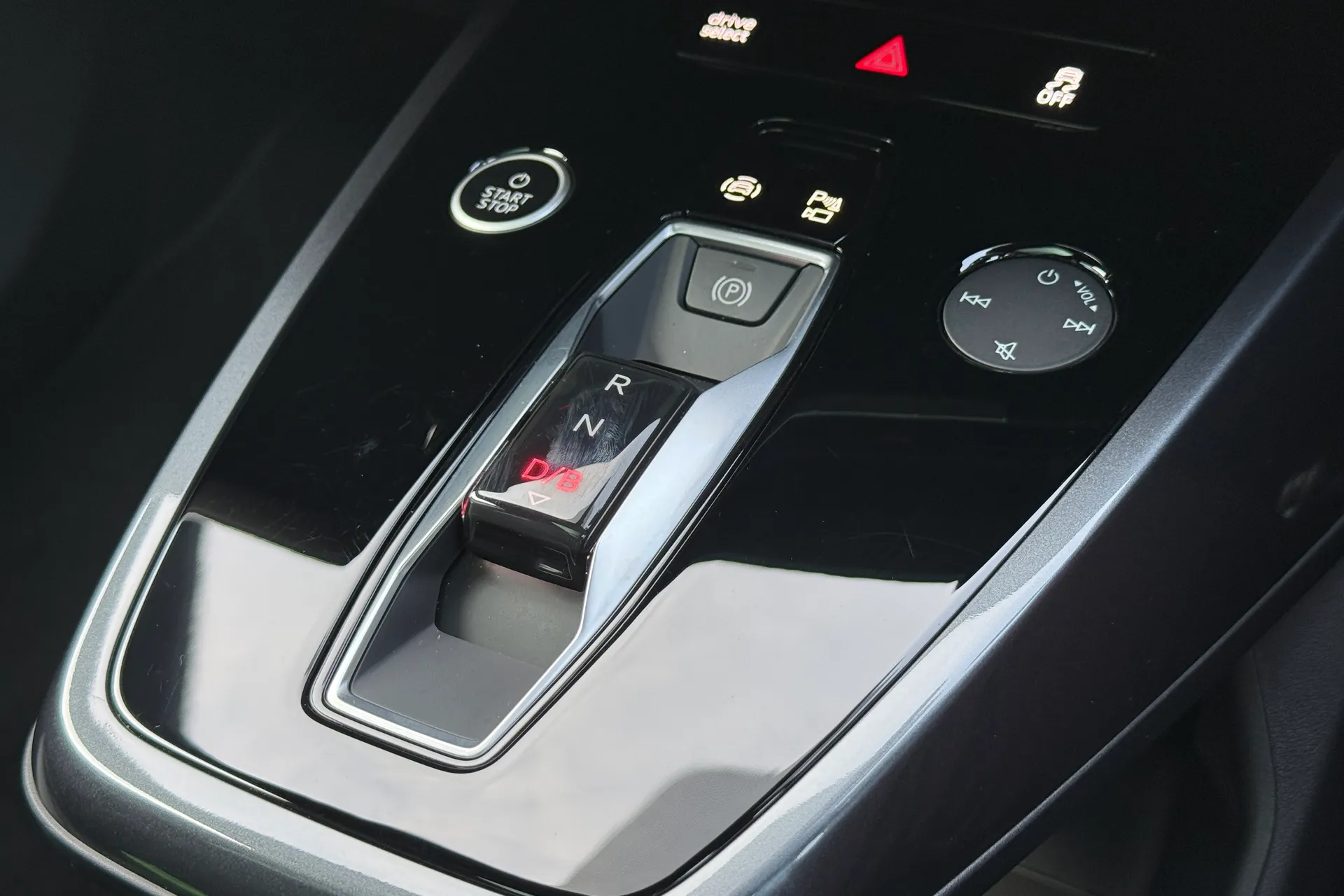 Audi Q4 thumbnail image number 25