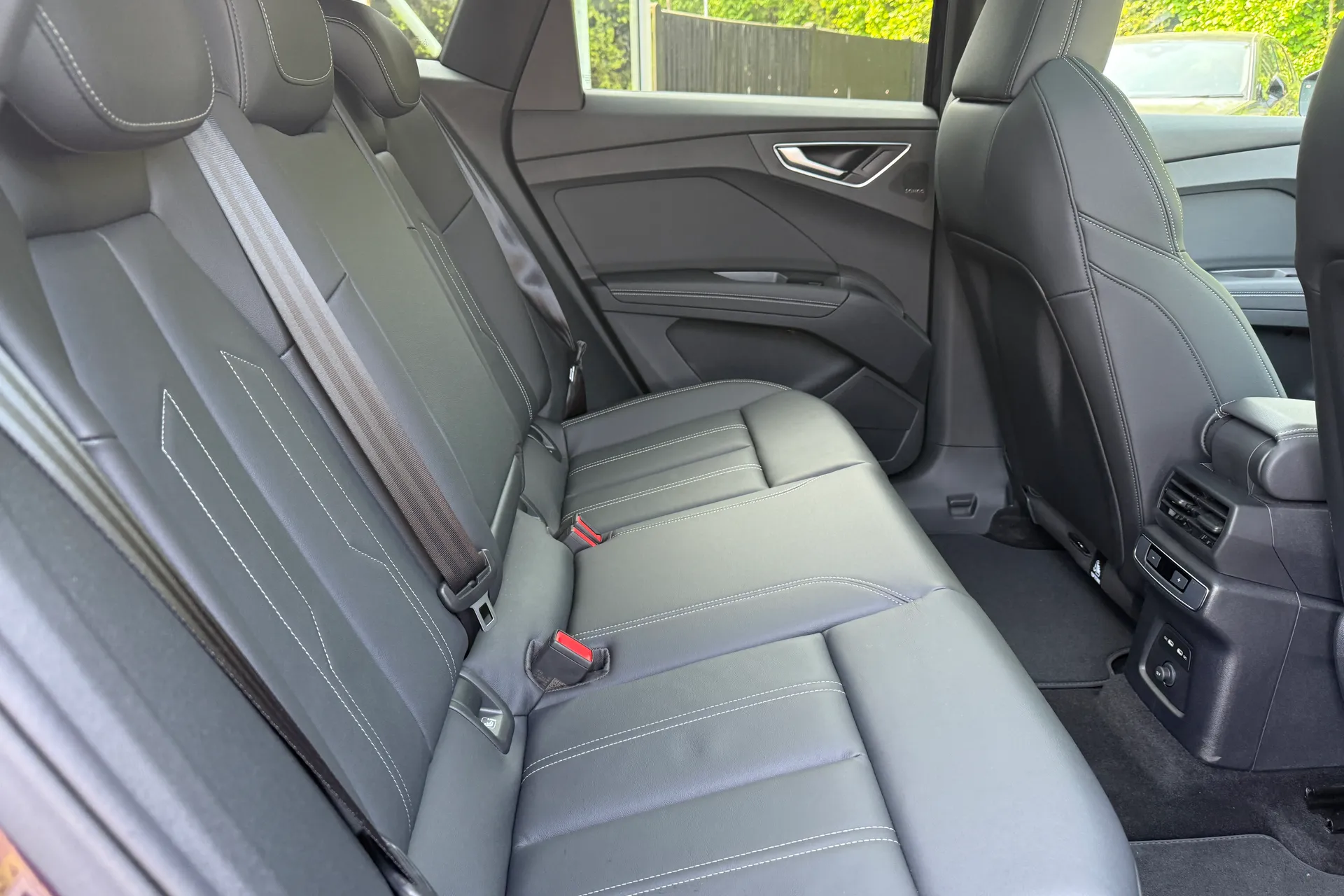 Audi Q4 thumbnail image number 35