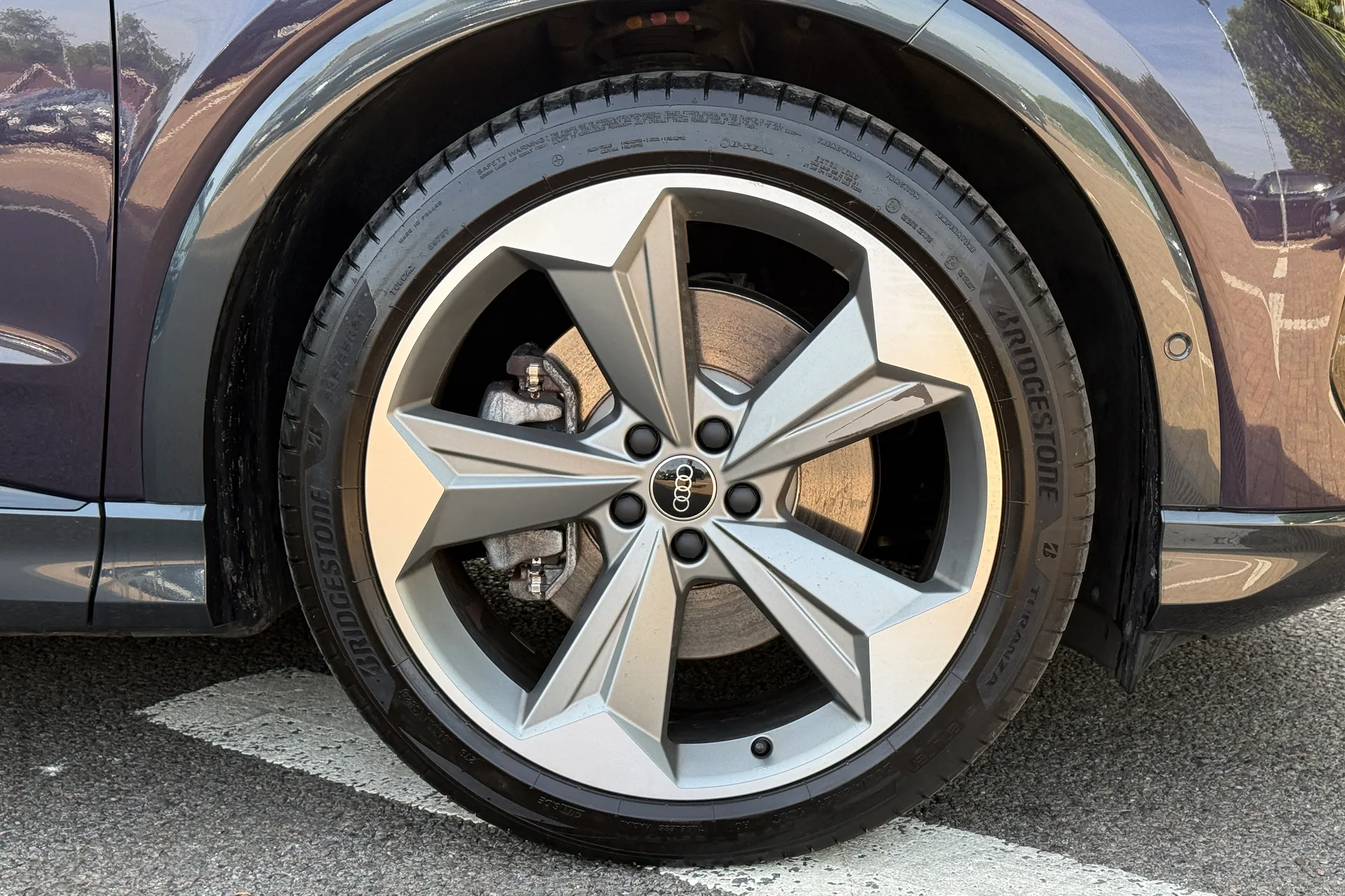 Audi Q4 thumbnail image number 32