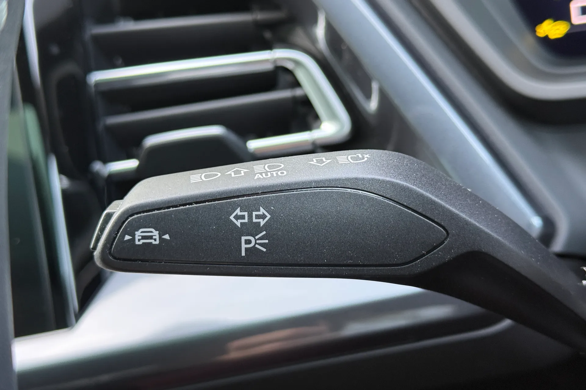 Audi Q4 thumbnail image number 16