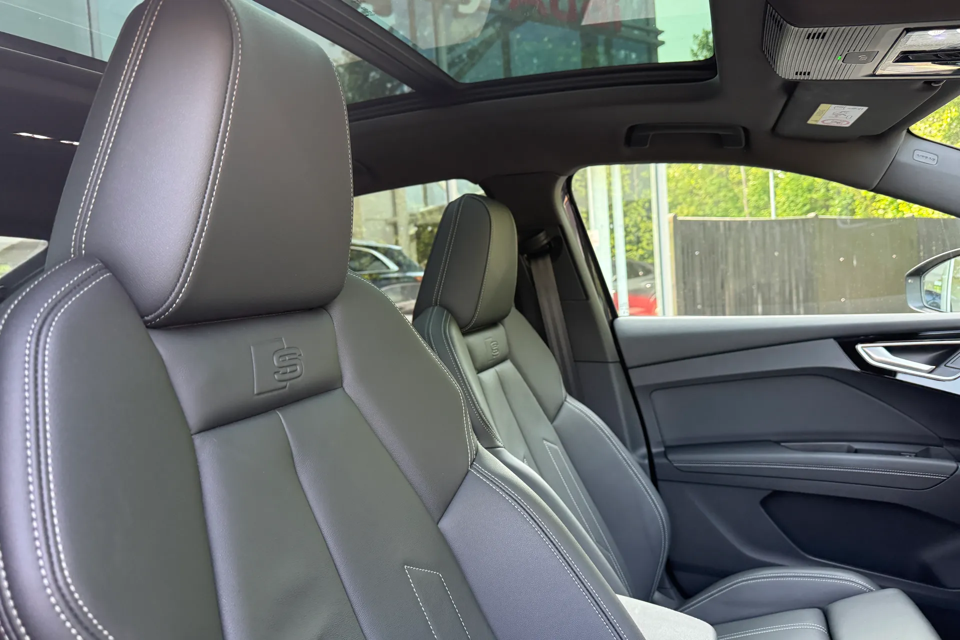 Audi Q4 thumbnail image number 29