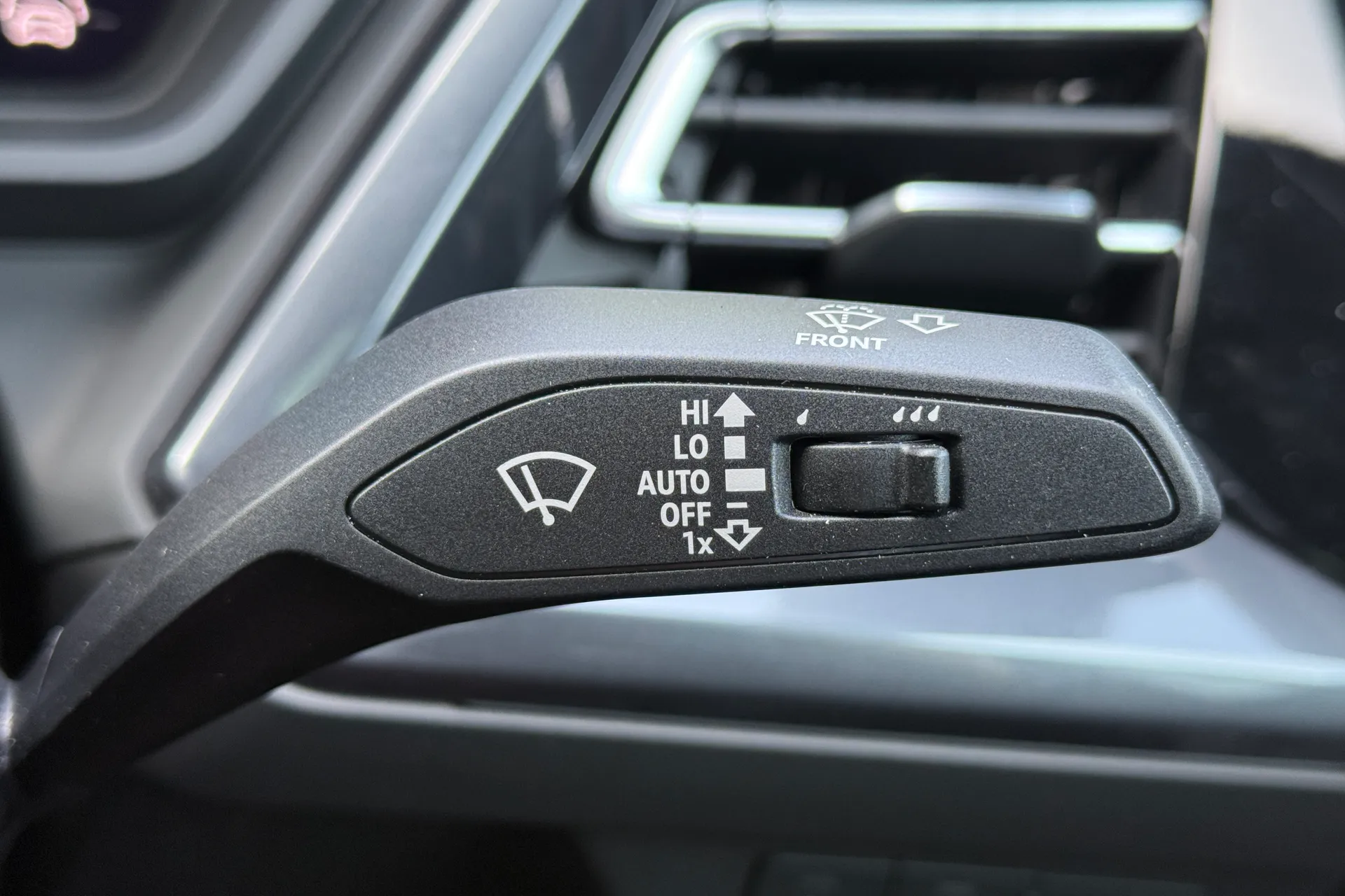 Audi Q4 thumbnail image number 17