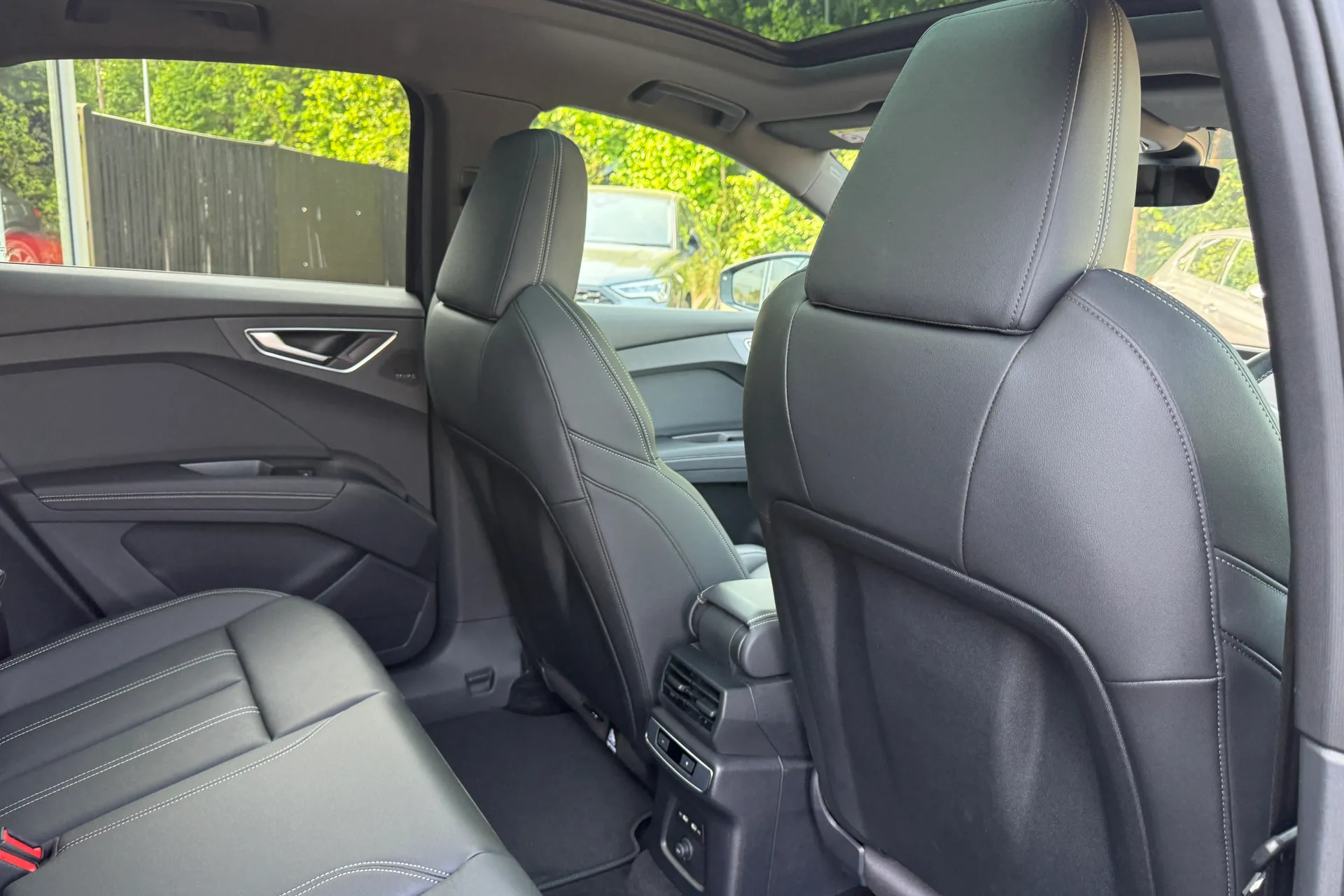 Audi Q4 thumbnail image number 36