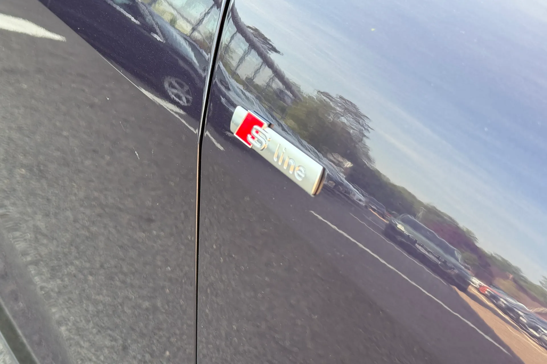 Audi Q4 thumbnail image number 12