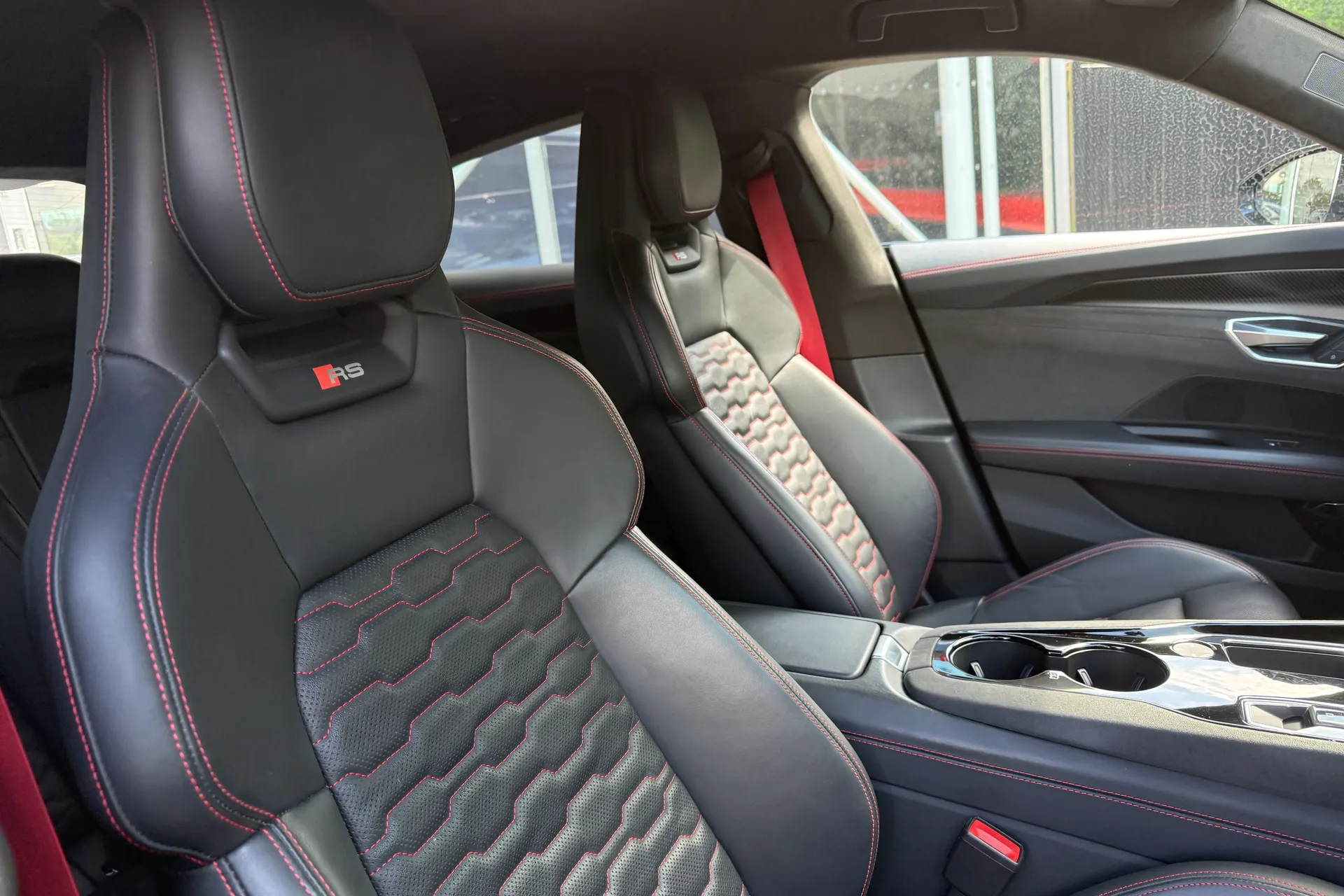 Audi RS e-tron GT thumbnail image number 29