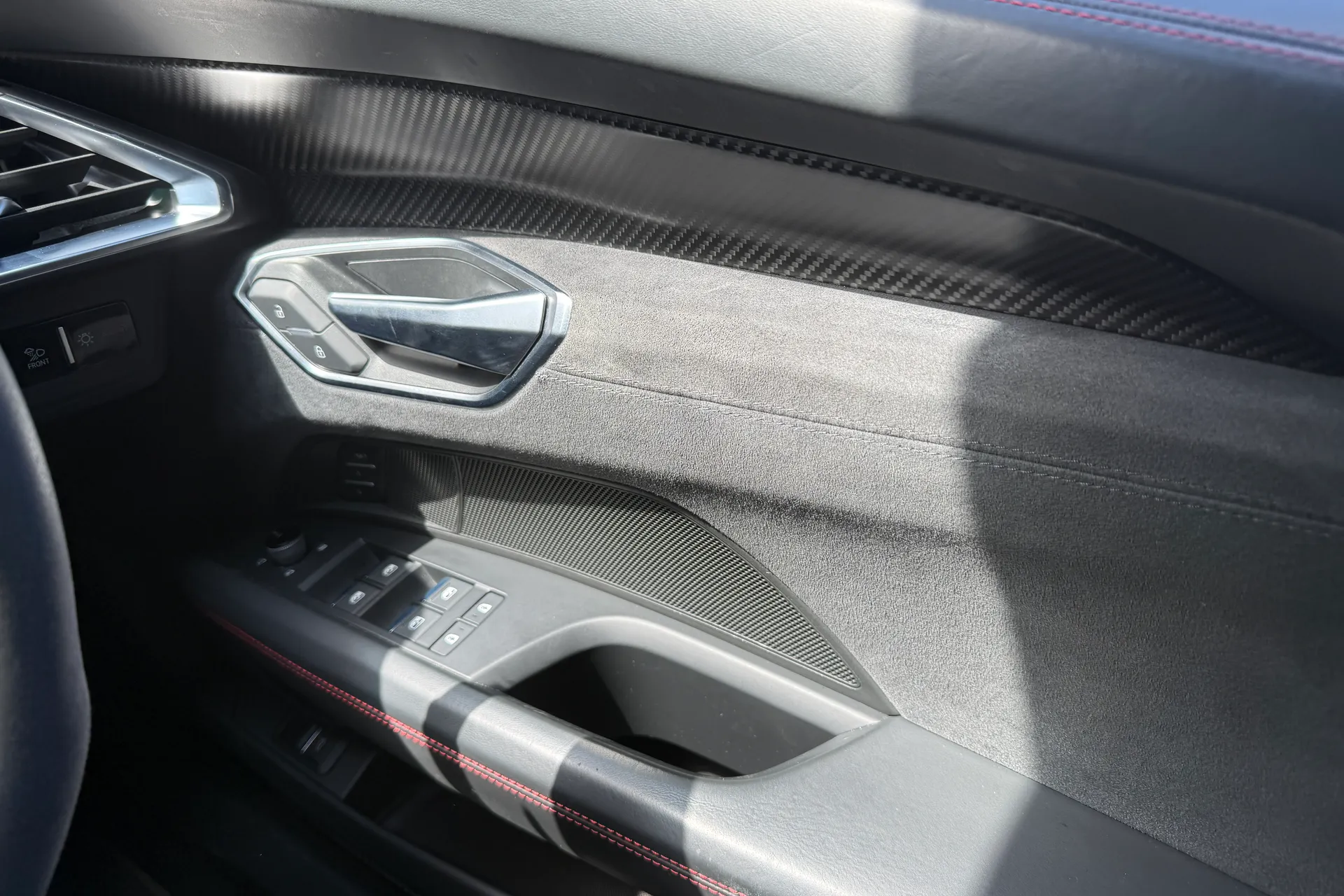 Audi RS e-tron GT thumbnail image number 24