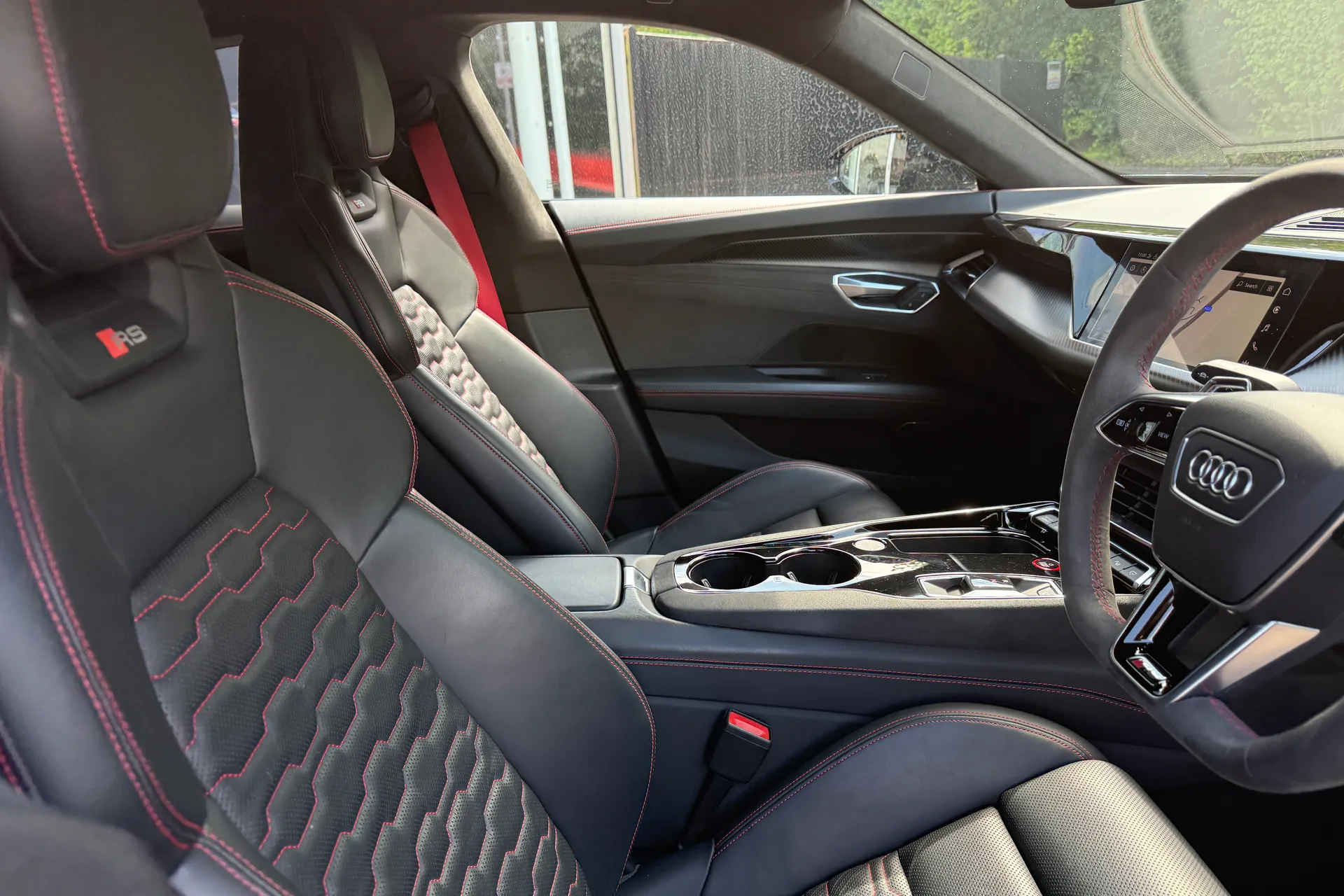 Audi RS e-tron GT thumbnail image number 30
