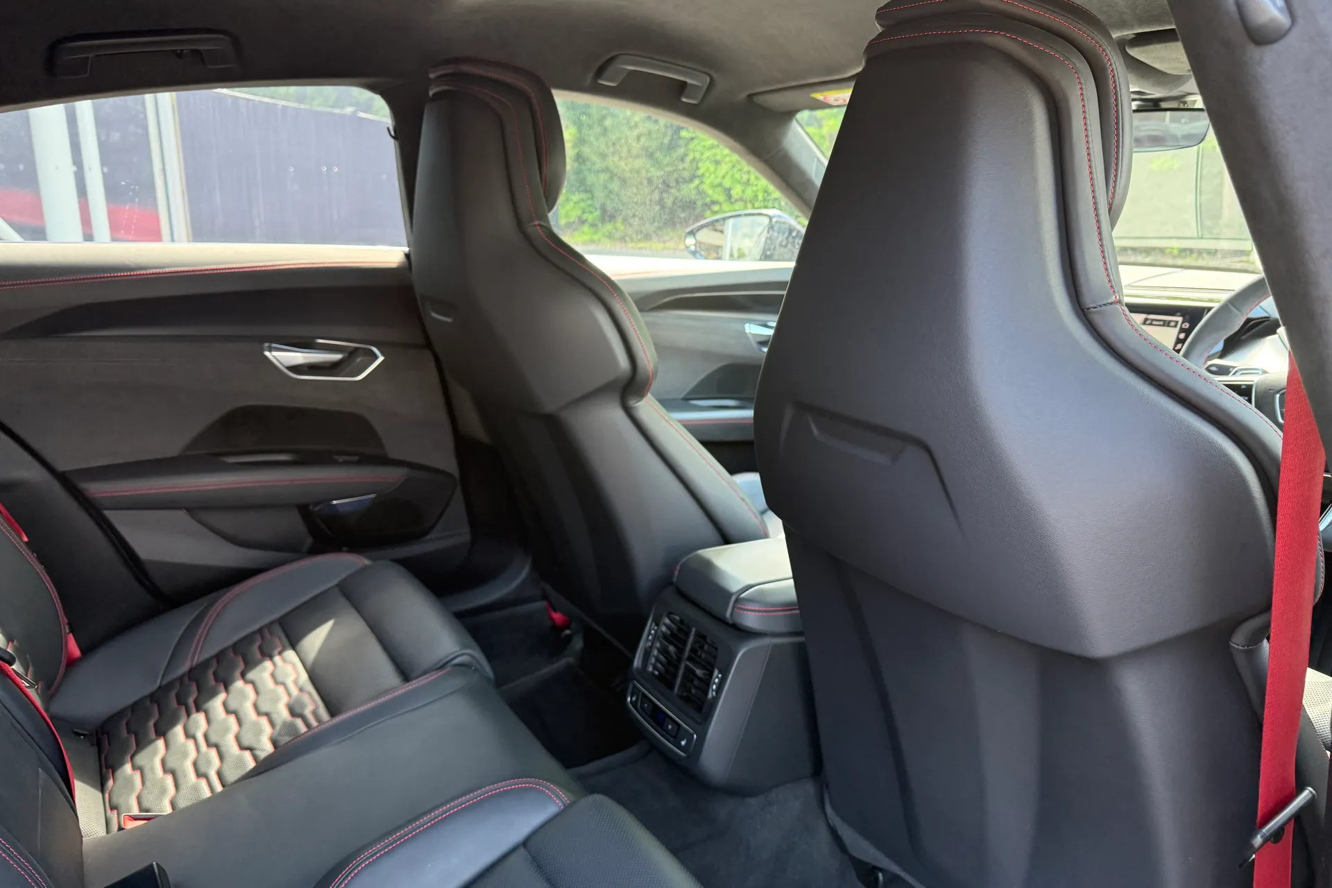 Audi RS e-tron GT thumbnail image number 35
