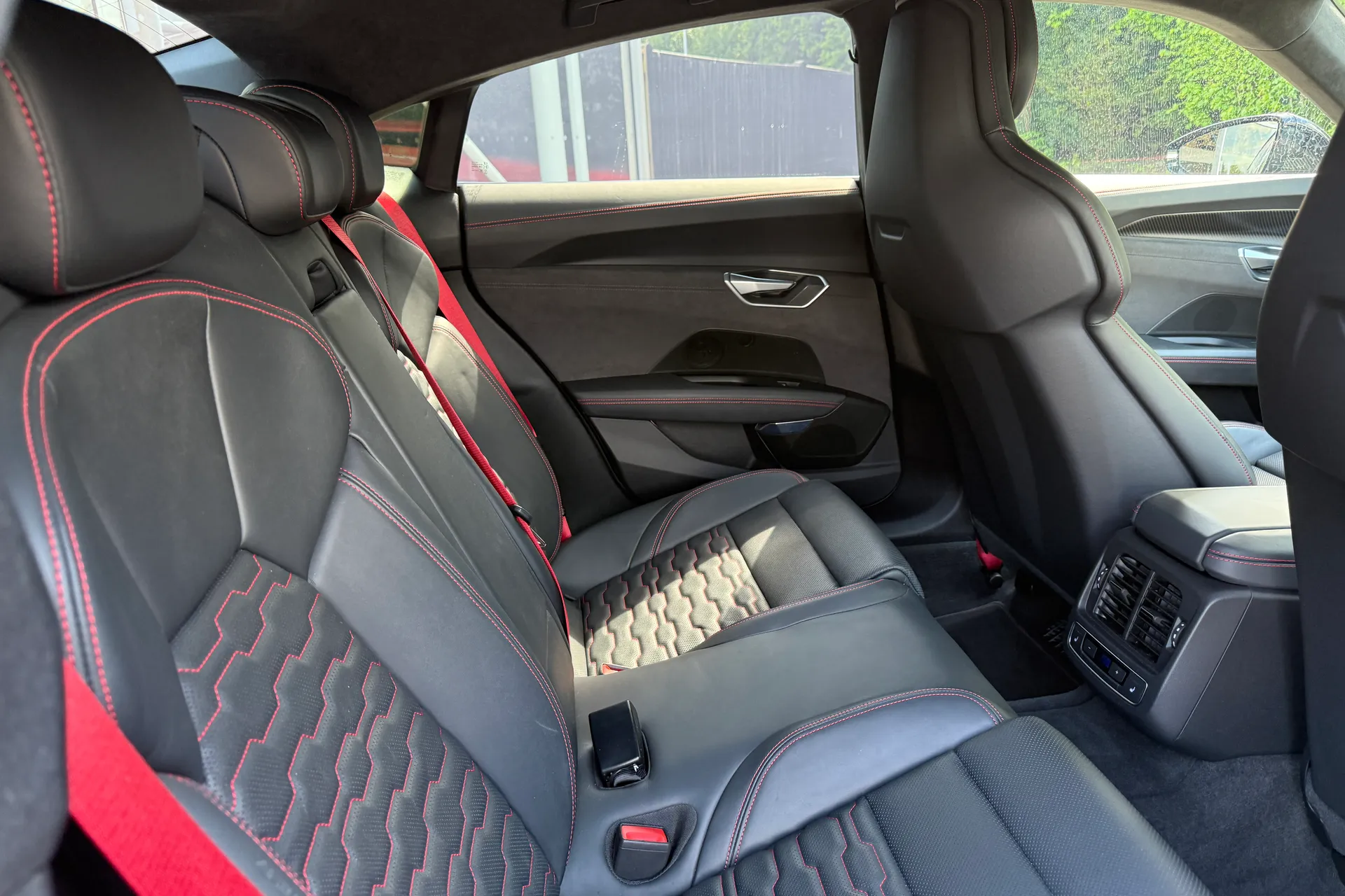 Audi RS e-tron GT thumbnail image number 34