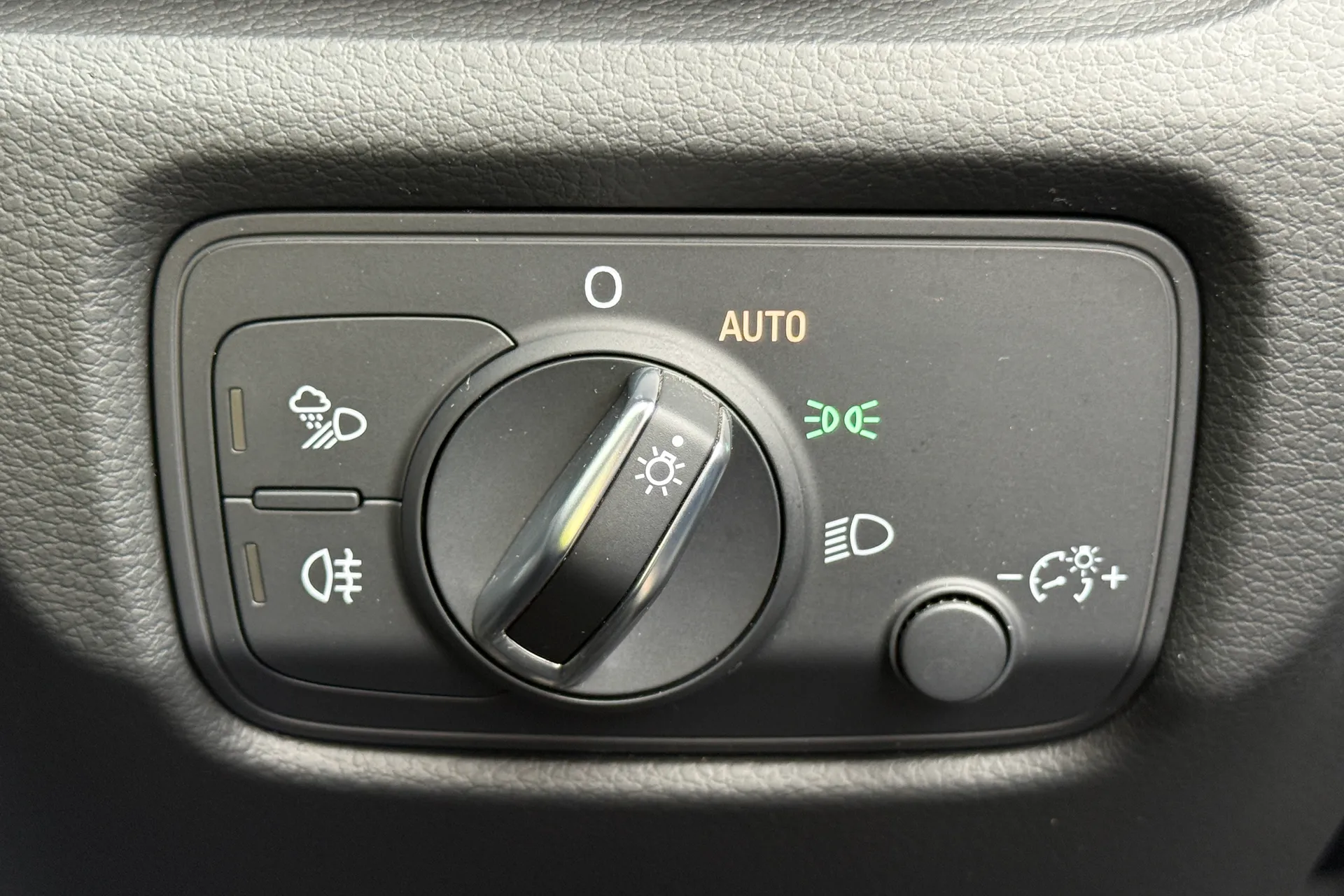 Audi A3 thumbnail image number 17