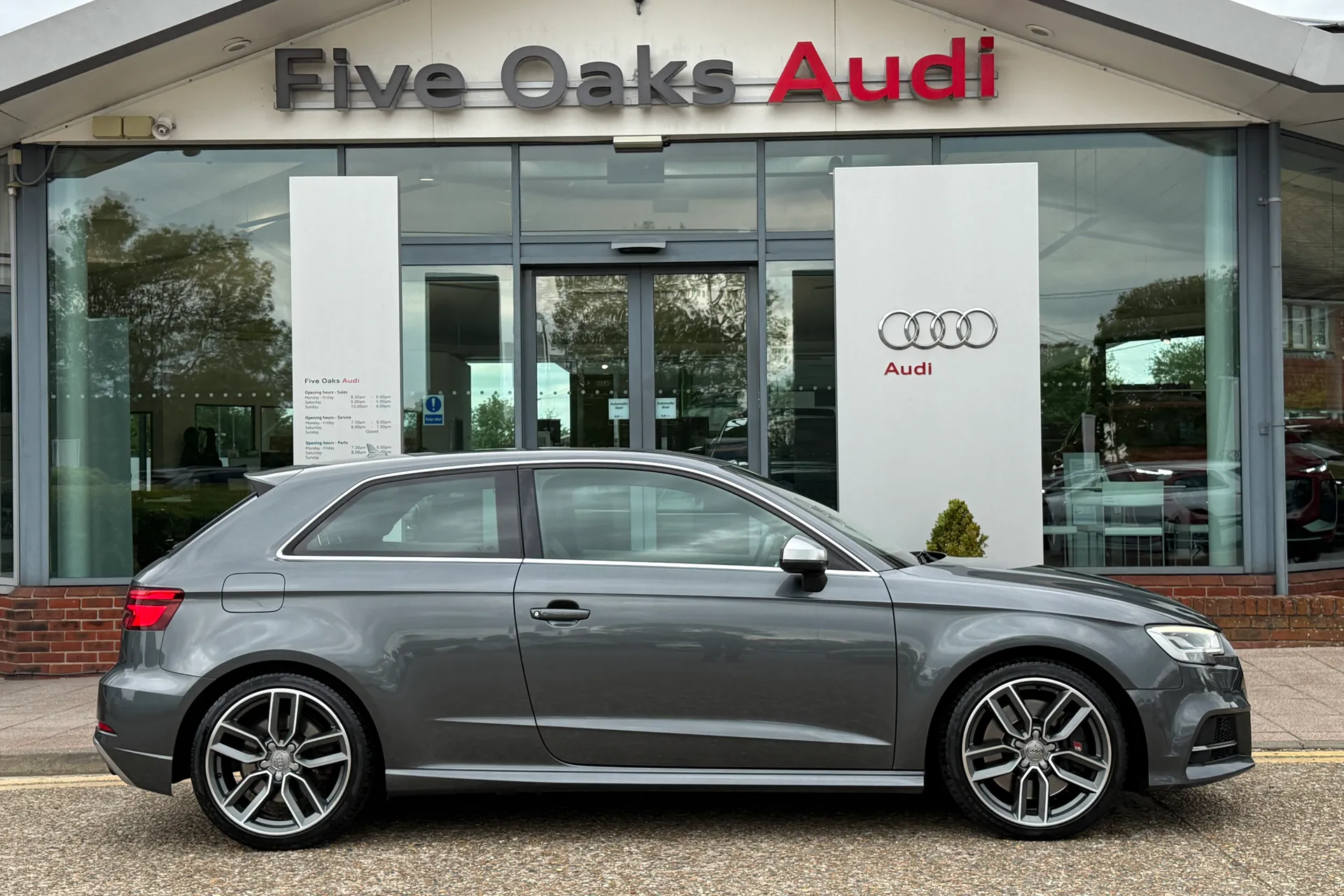 Audi A3 thumbnail image number 2