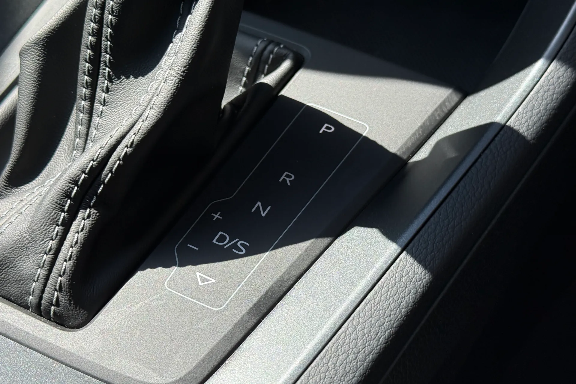 Audi Q3 thumbnail image number 28