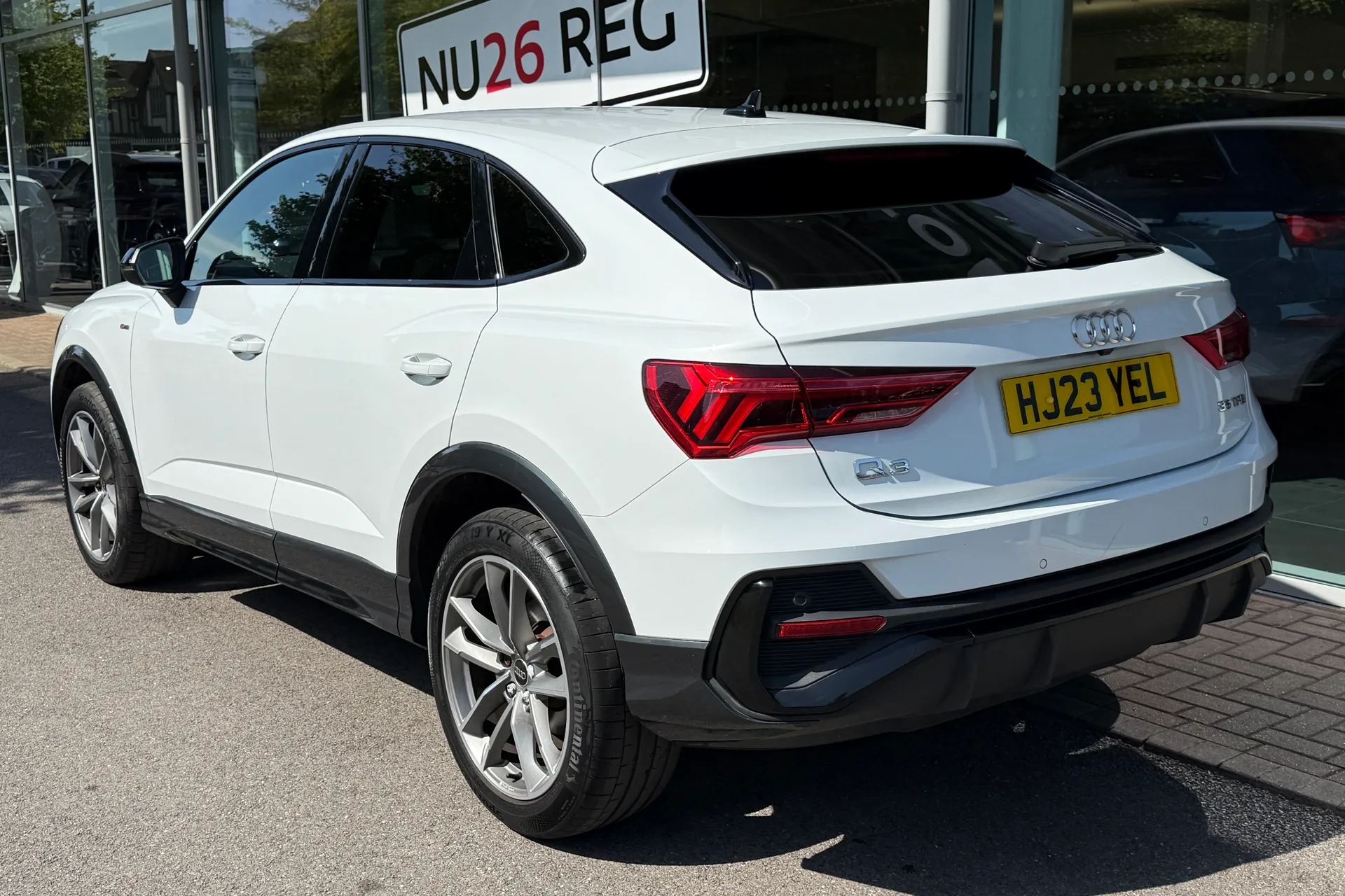 Audi Q3 thumbnail image number 11