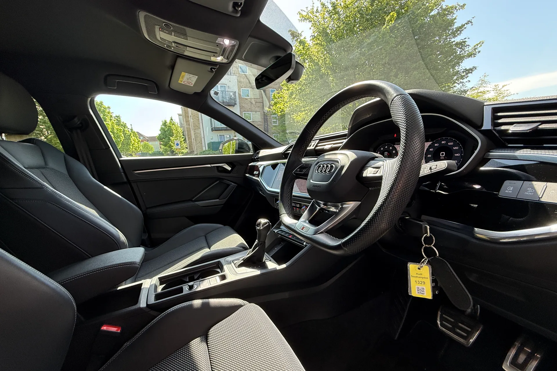 Audi Q3 thumbnail image number 13