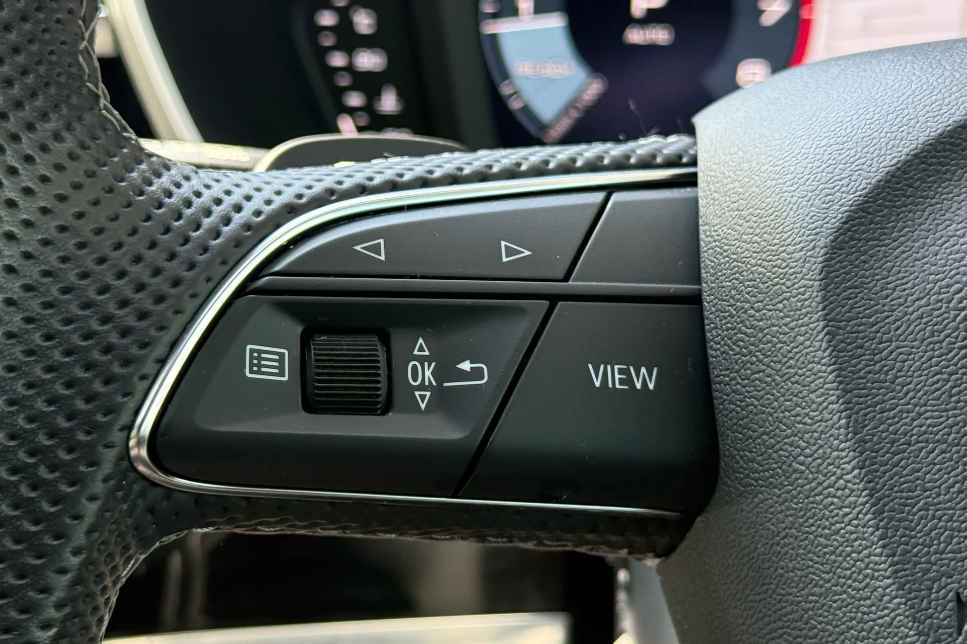 Audi Q3 thumbnail image number 17