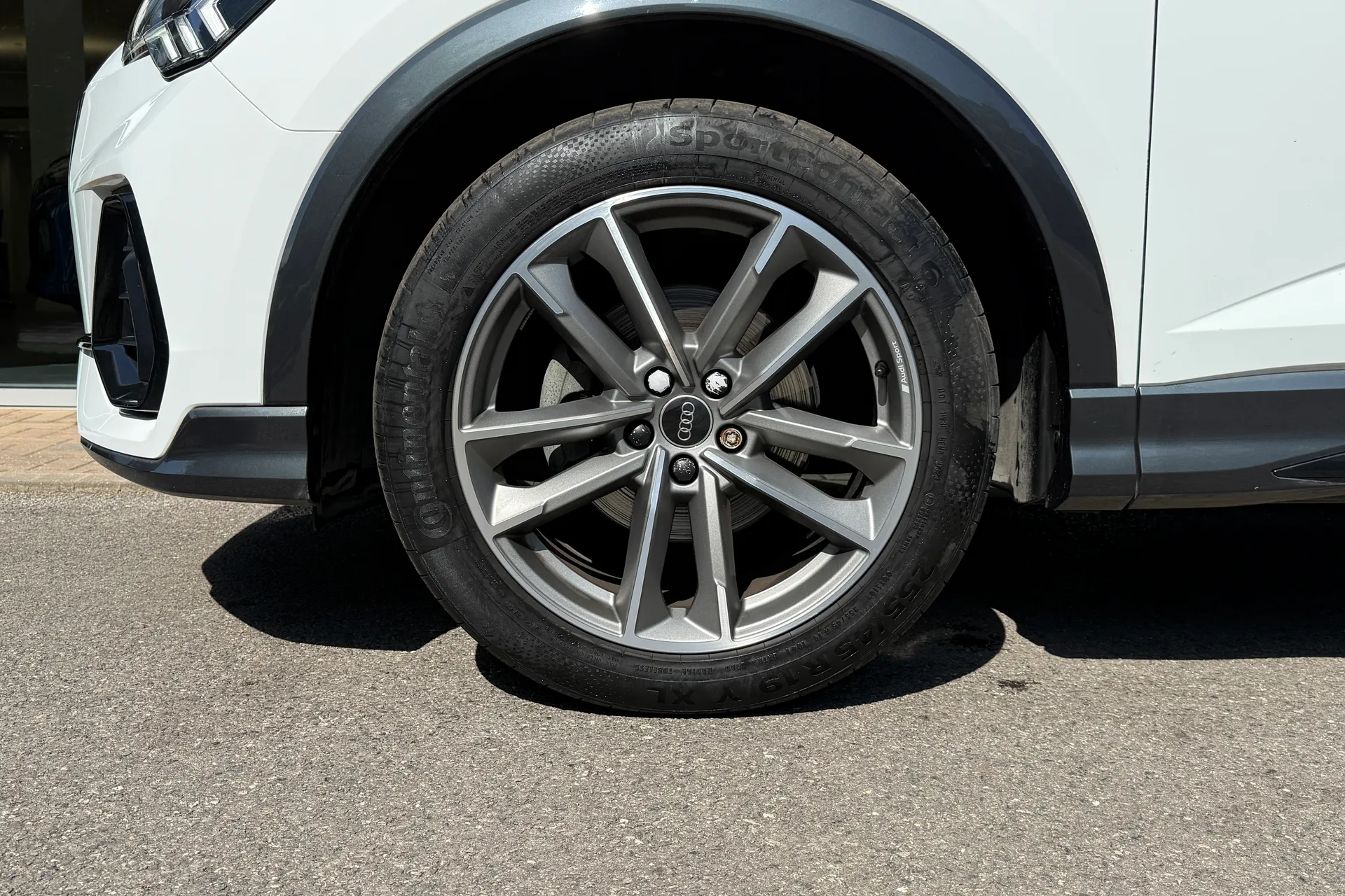 Audi Q3 thumbnail image number 12