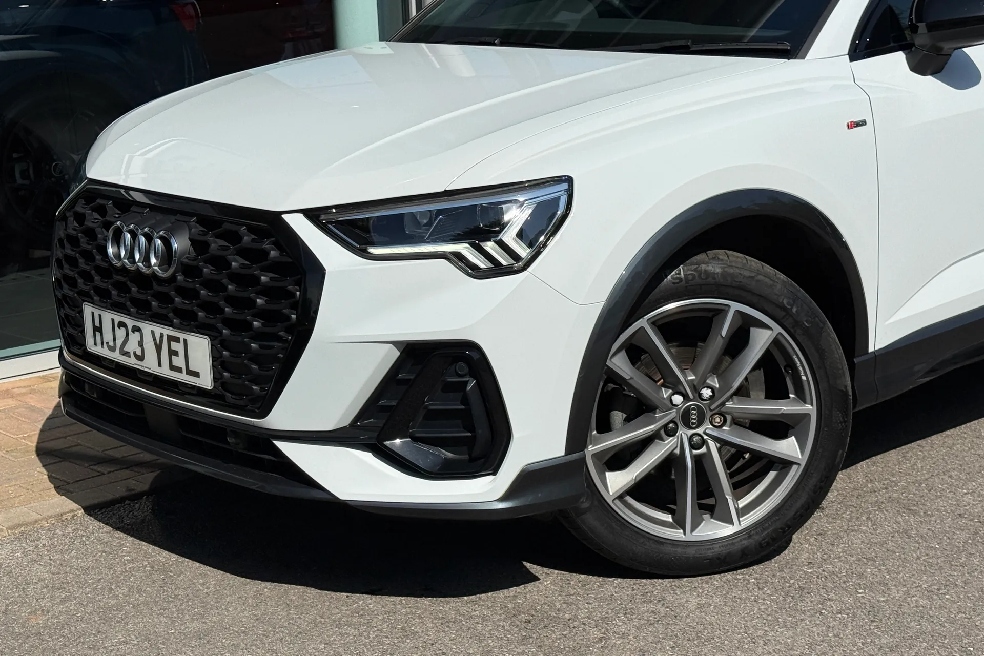 Audi Q3 thumbnail image number 60