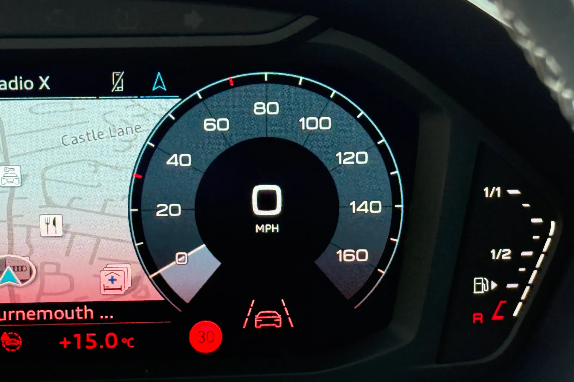 Audi Q3 thumbnail image number 15