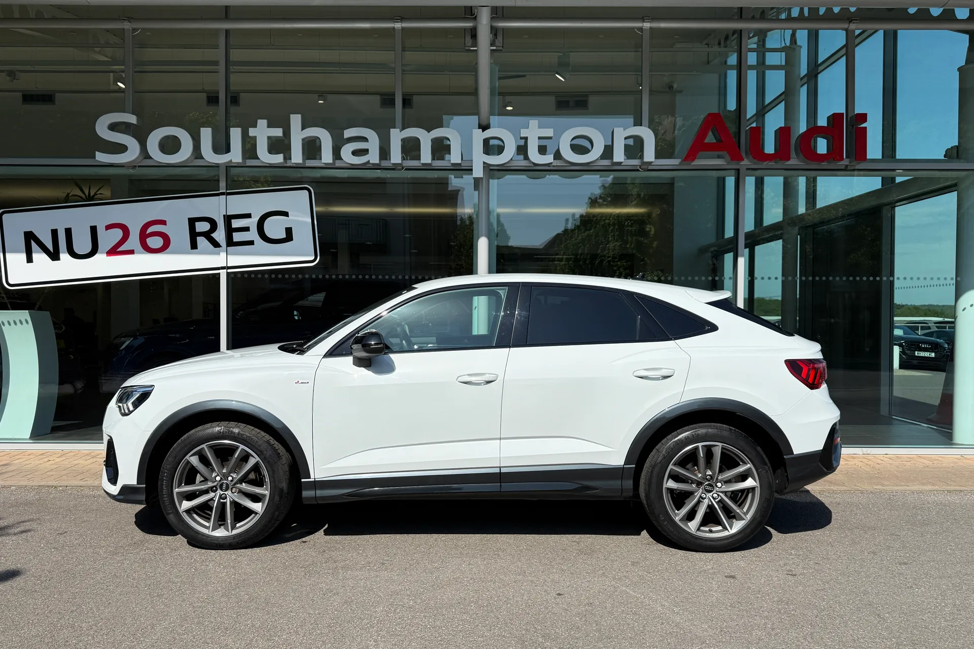 Audi Q3 thumbnail image number 57