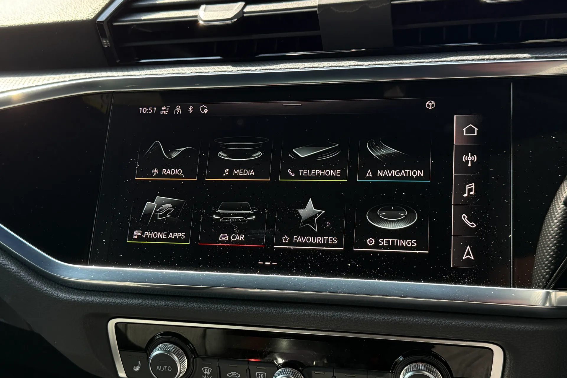 Audi Q3 thumbnail image number 21